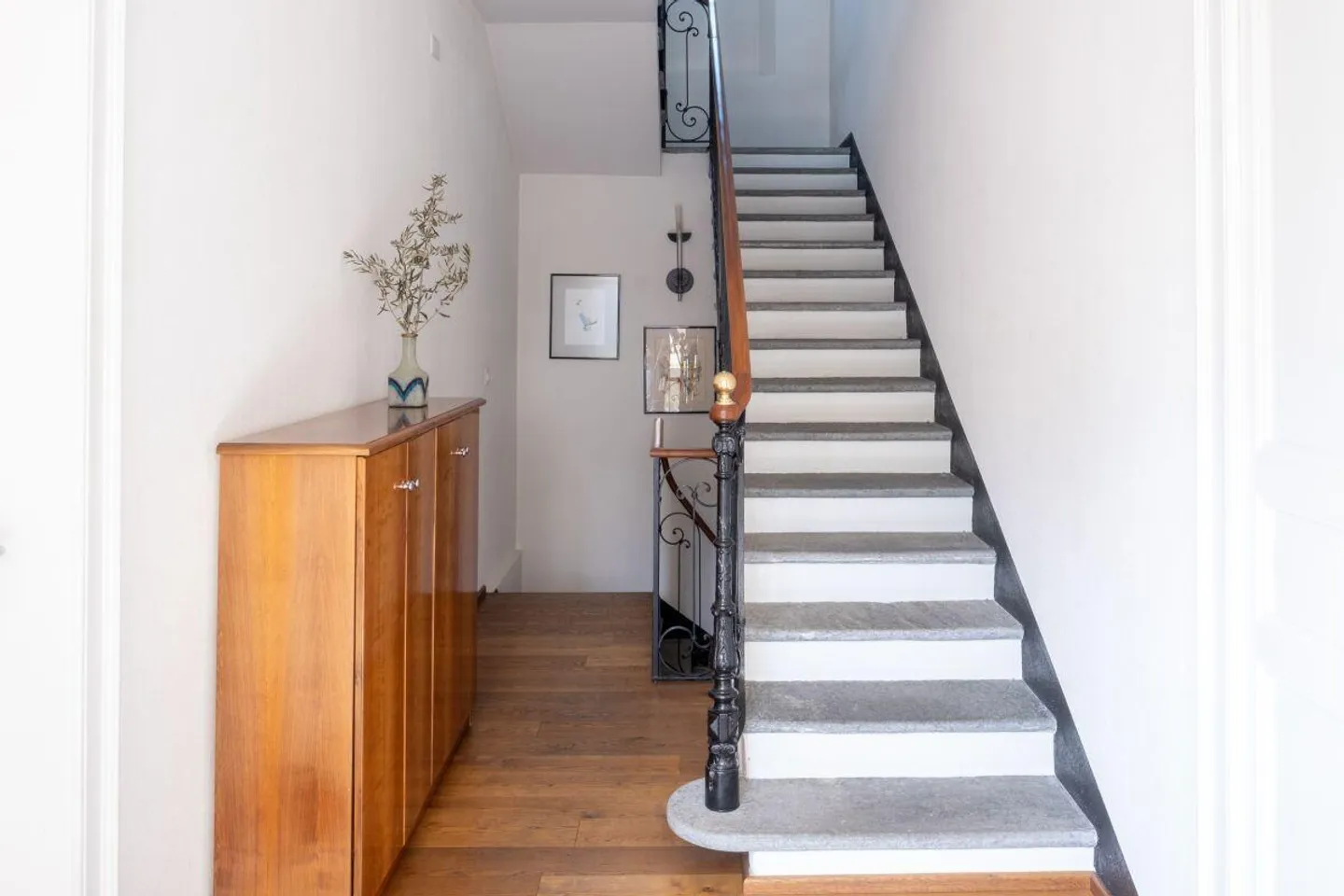 Prestigious historic residence with garden in the heart of the old village ... - Photo 3 of 12