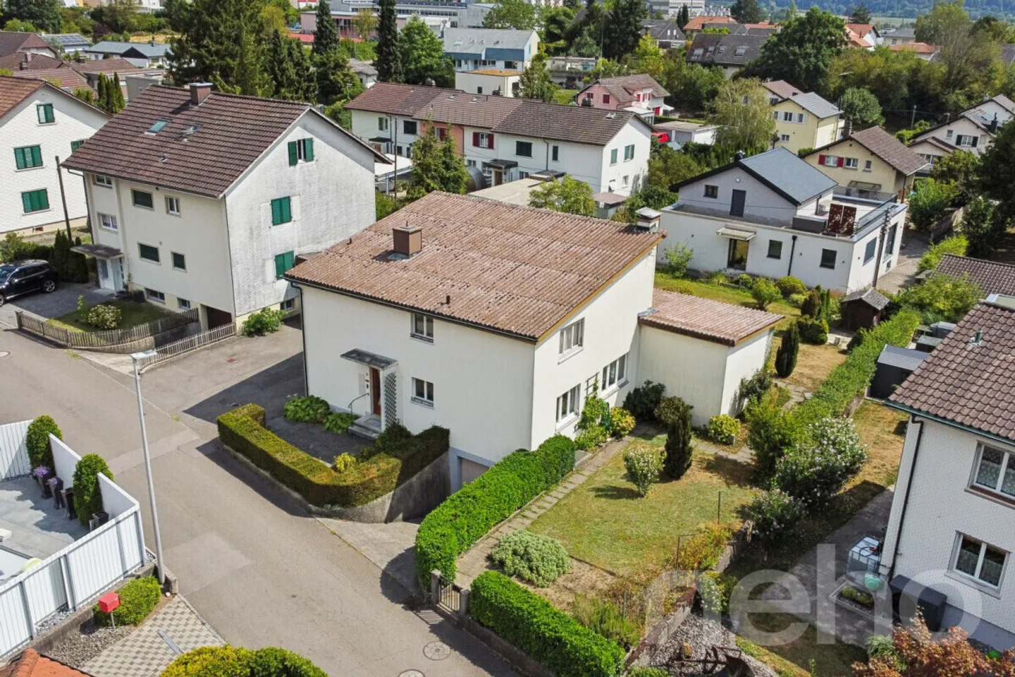 Grosszügiges Einfamilienhaus mit Garten - Foto 2 von 12