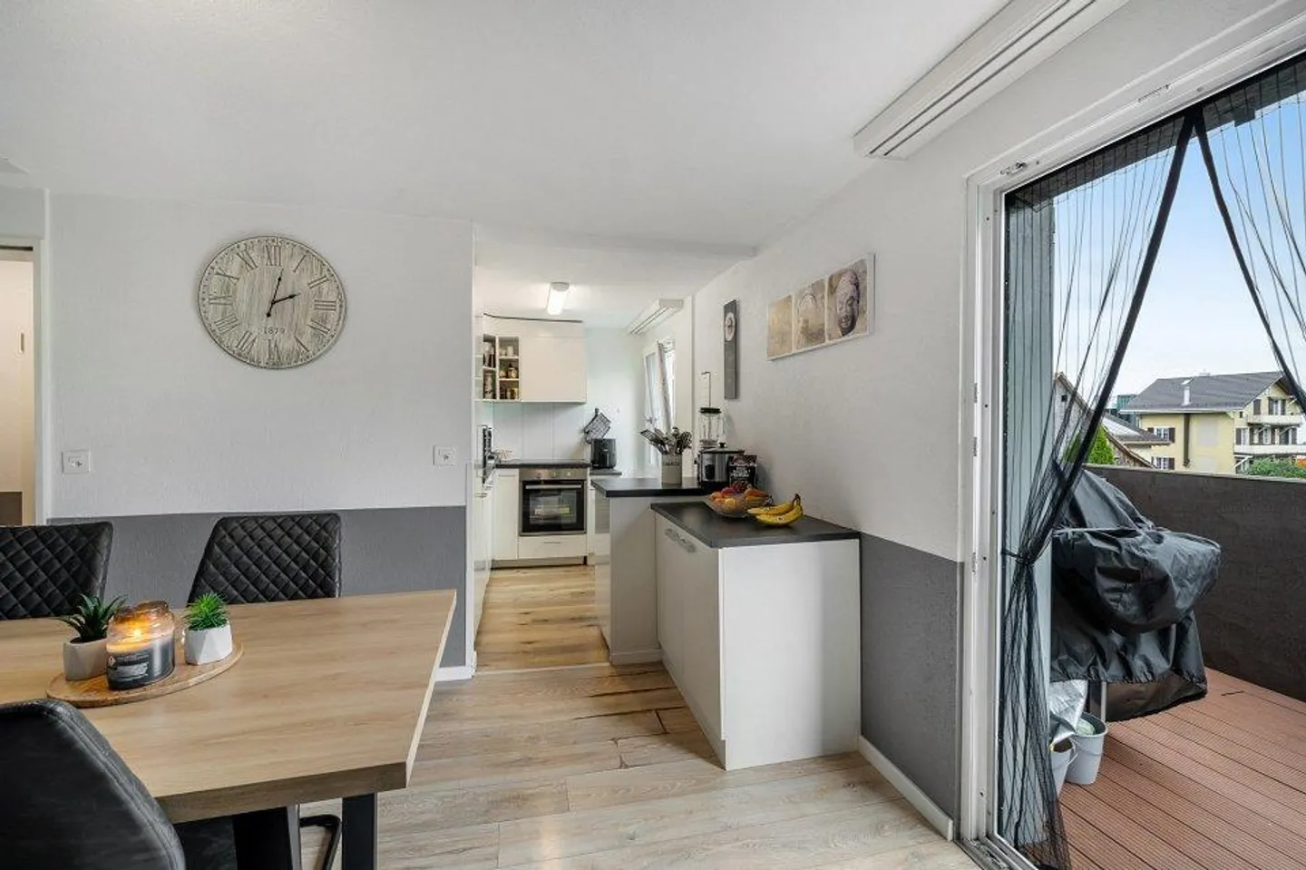 Multi-family house - Photo 6 of 10