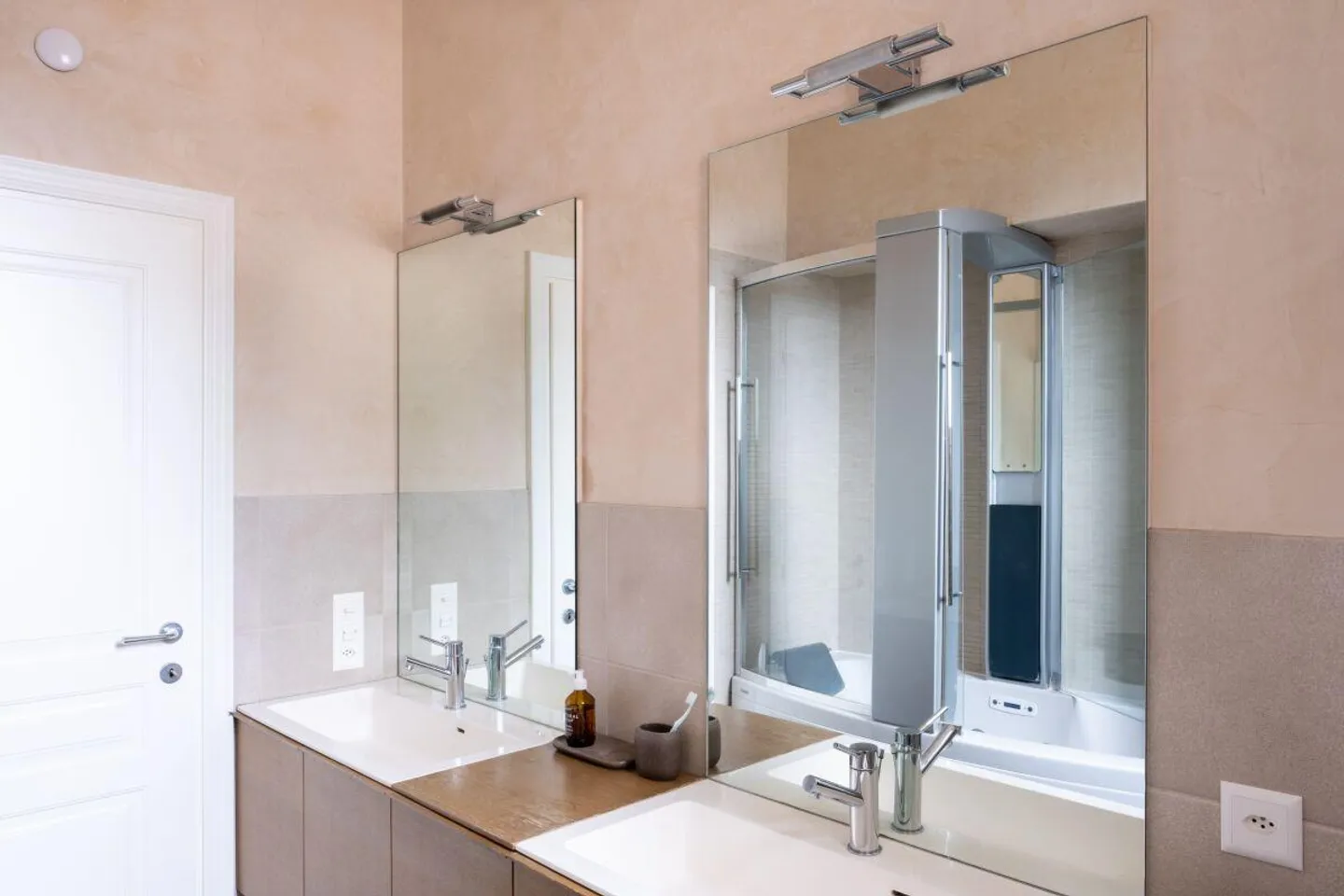 Prestigious historic residence with garden in the heart of the old village ... - Photo 9 of 12