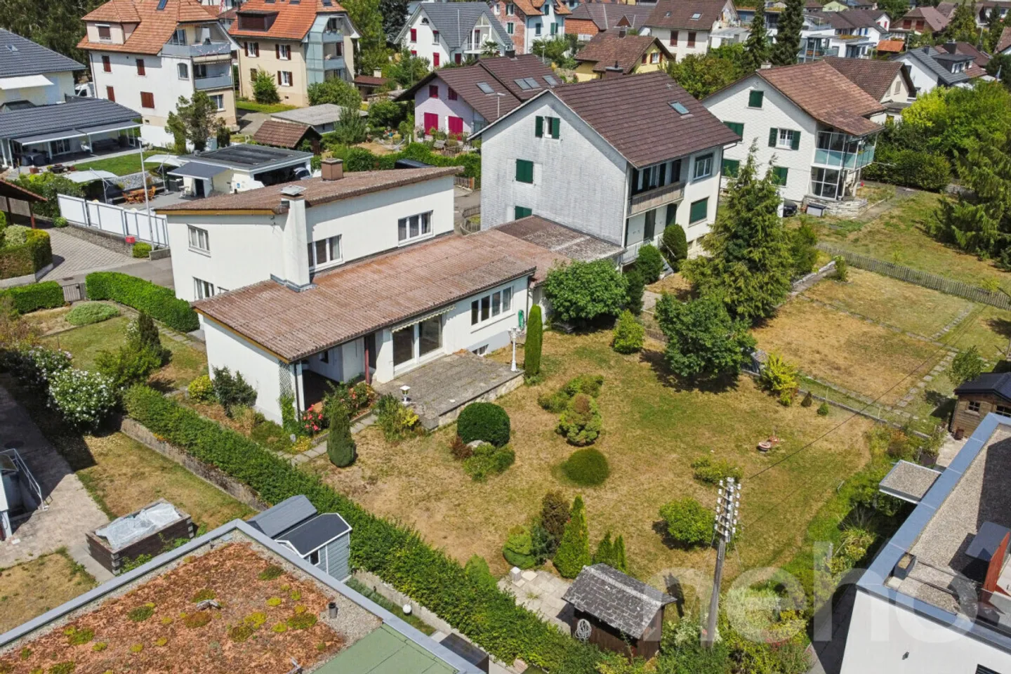 Grosszügiges Einfamilienhaus mit Garten - Foto 3 von 12