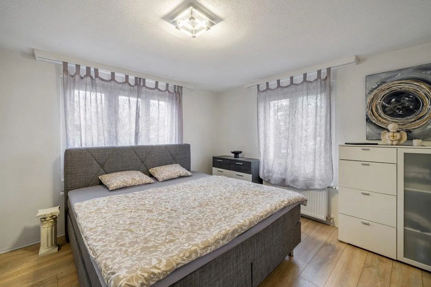 Multi-family house - Photo 4 of 10