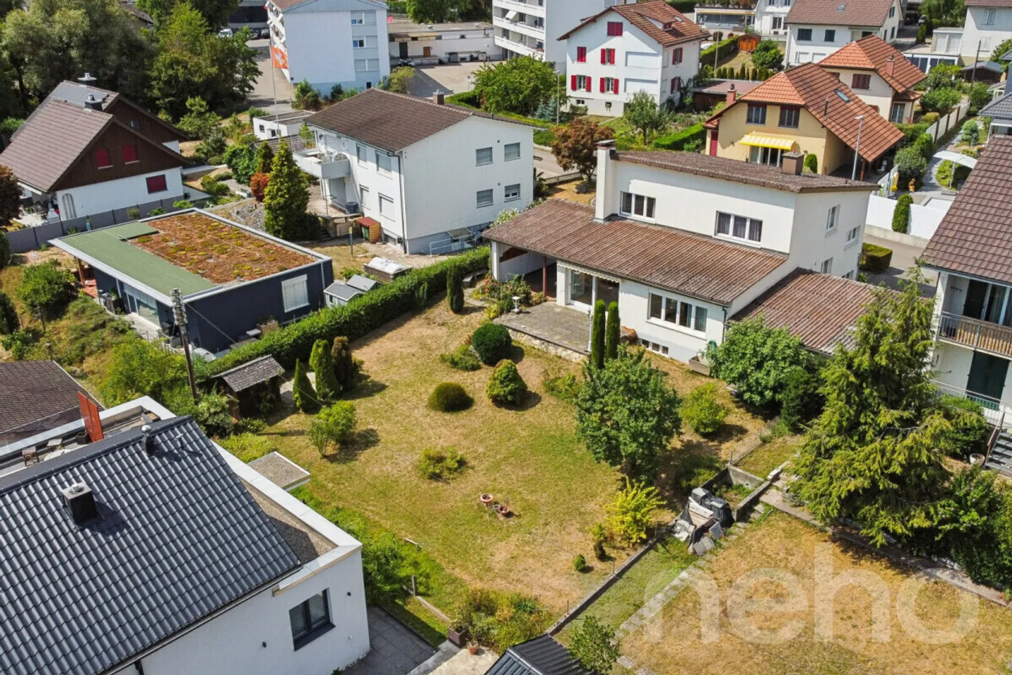 Grosszügiges Einfamilienhaus mit Garten - Foto 4 von 12