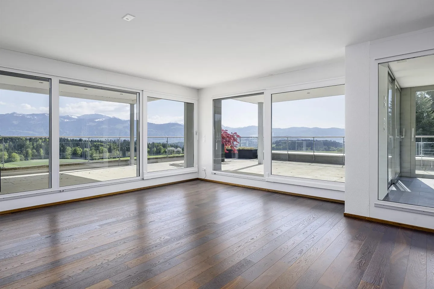 Stylish penthouse apartment with panorama & privacy - Photo 2 of 7