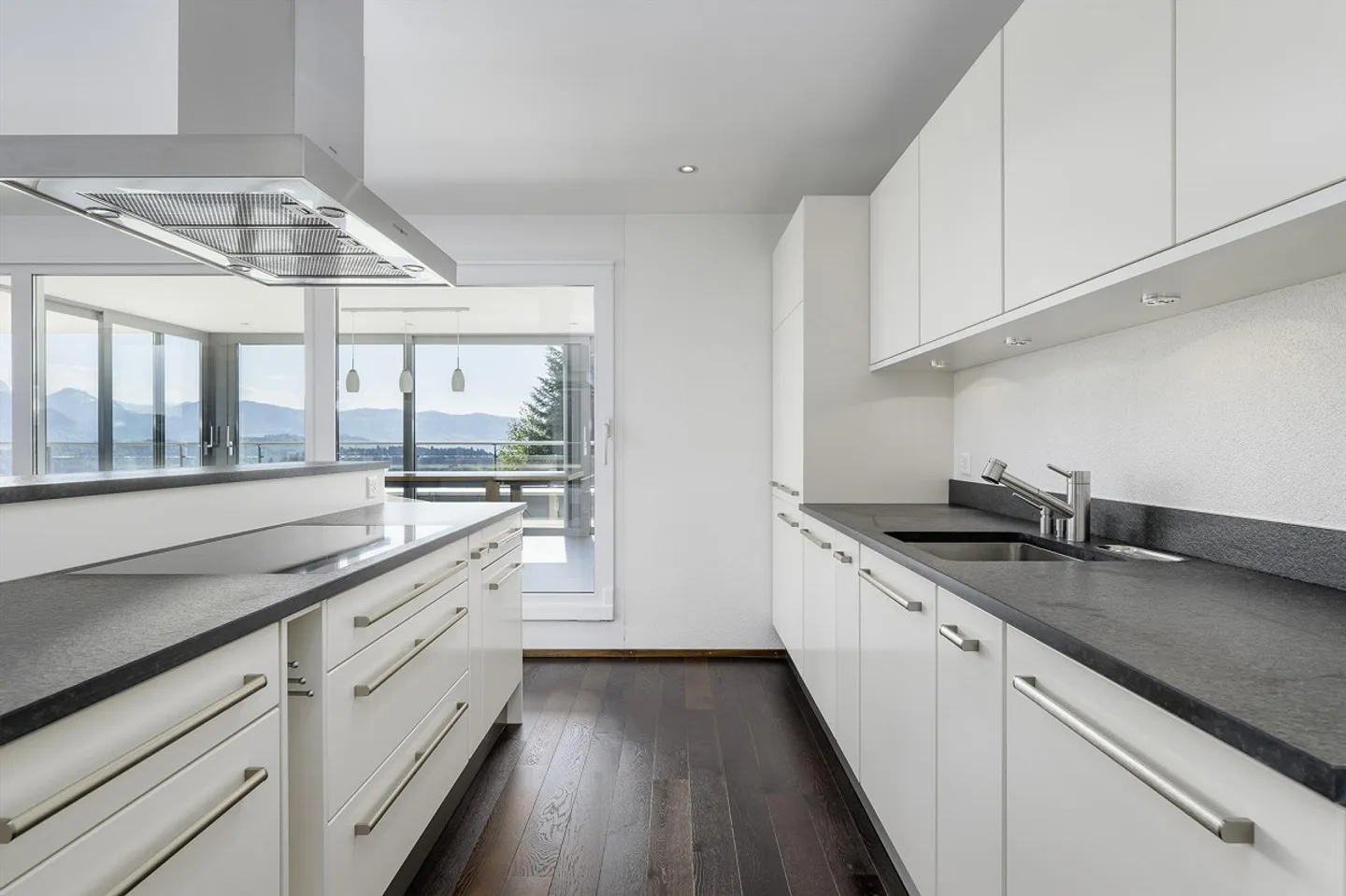 Stylish penthouse apartment with panorama & privacy - Photo 3 of 7