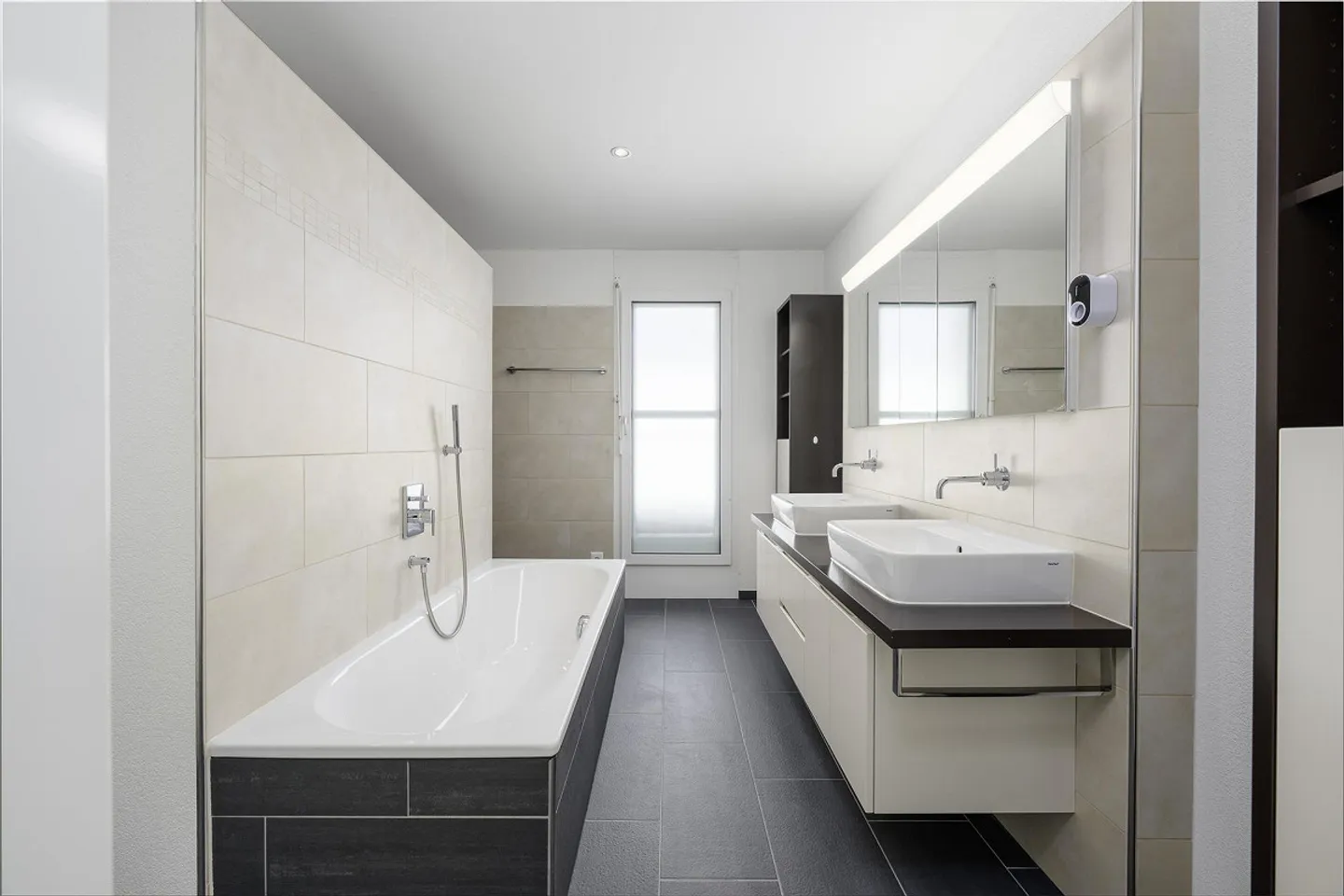Stylish penthouse apartment with panorama & privacy - Photo 5 of 7