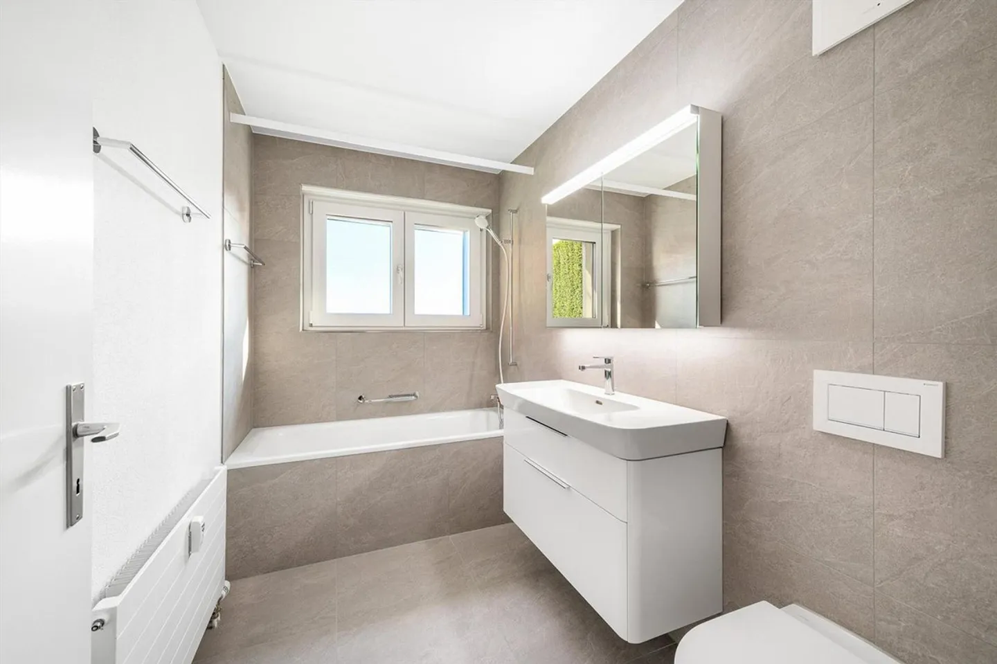 Attractive home with modern amenities - Photo 3 of 6