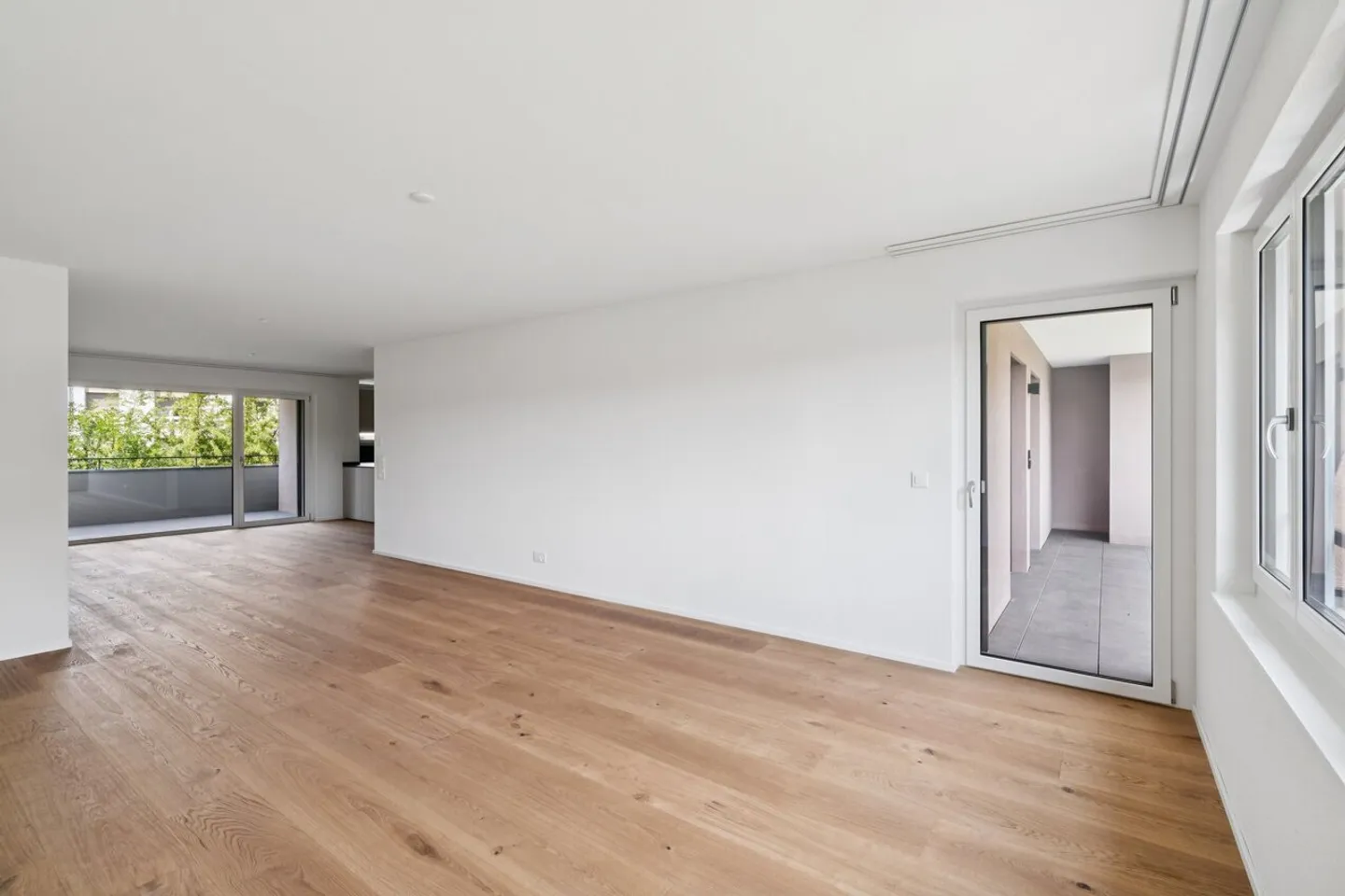 Ampio appartamento di 4,5 stanze con due balconi coperti - Foto 6 di 9