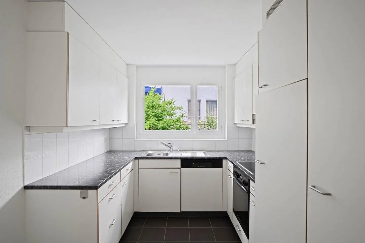 Living near the picturesque old town - Photo 2 of 10