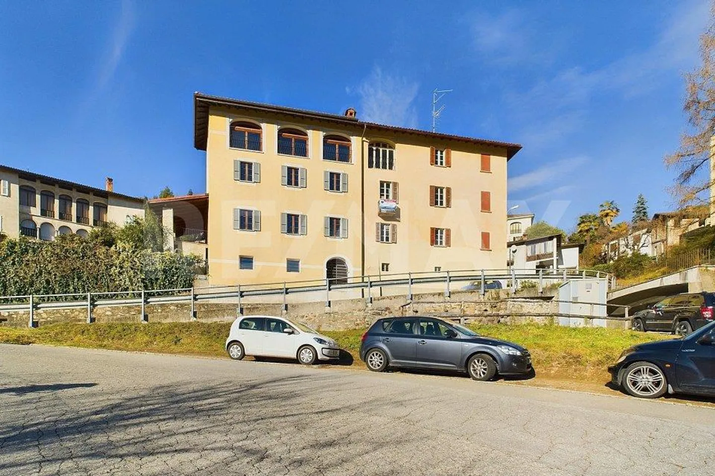 Edificio da ristrutturare con permesso di costruzione per 3-4 appartamenti - Foto 4 di 13