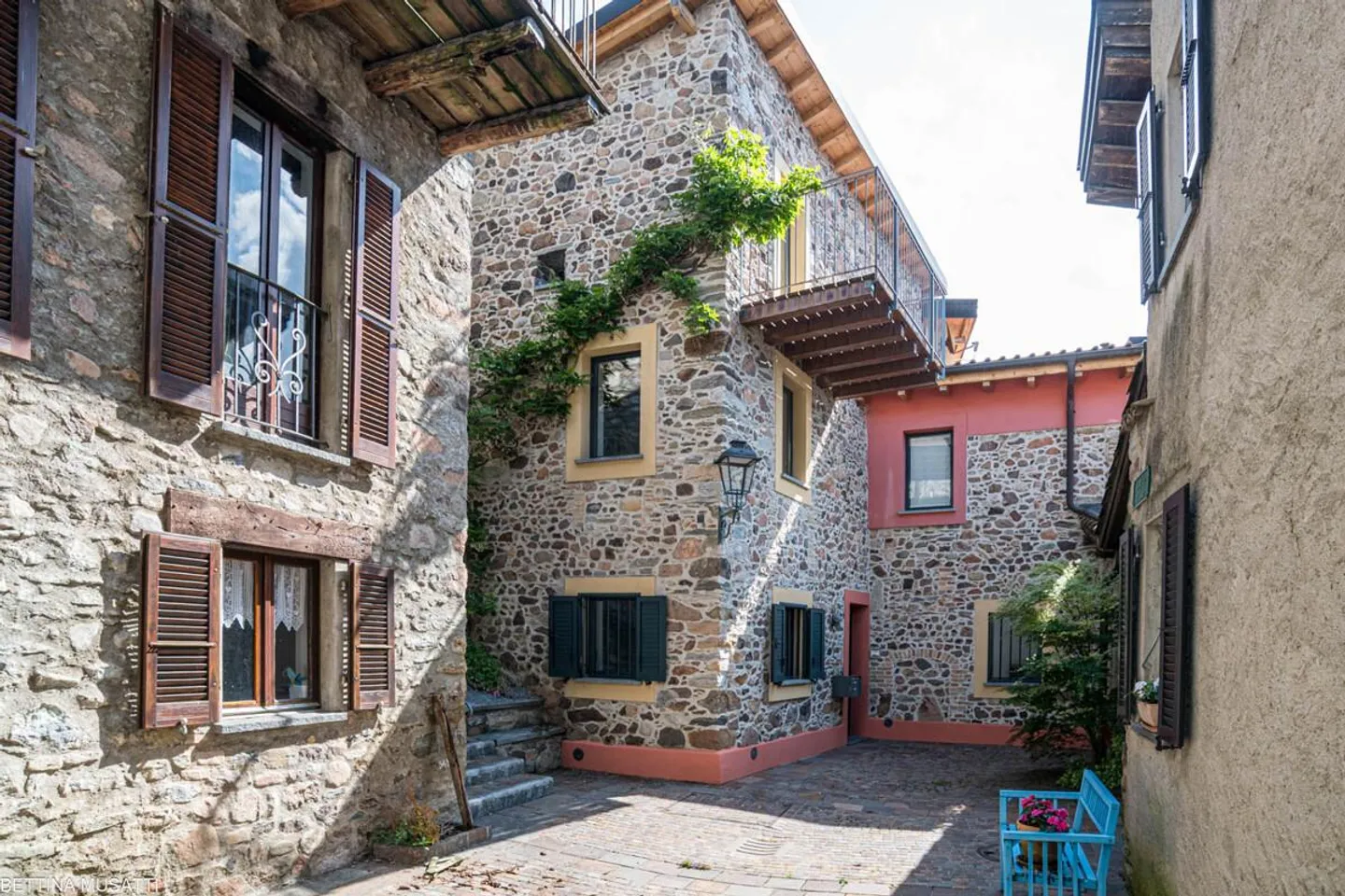 VICO MORCOTE – CHARM IN MAISONETTE - Photo 2 of 13