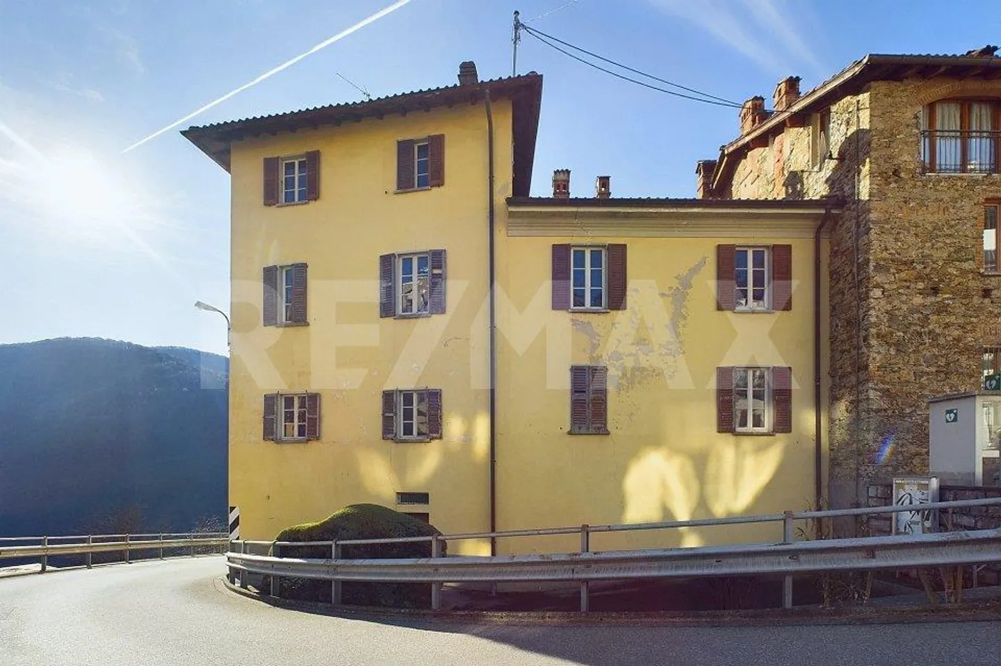Edificio da ristrutturare con permesso di costruzione per 3-4 appartamenti - Foto 8 di 13
