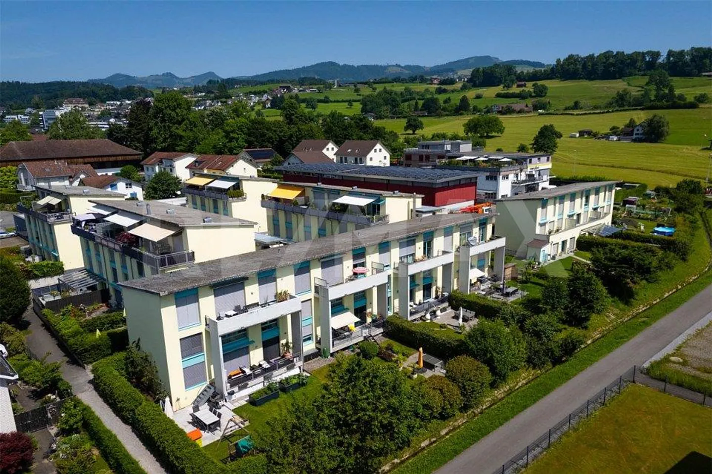 Grosse 5.5 Zimmer-Maisonettewohnung mit gepflegtem Garten und Priva... - Foto 4 von 13