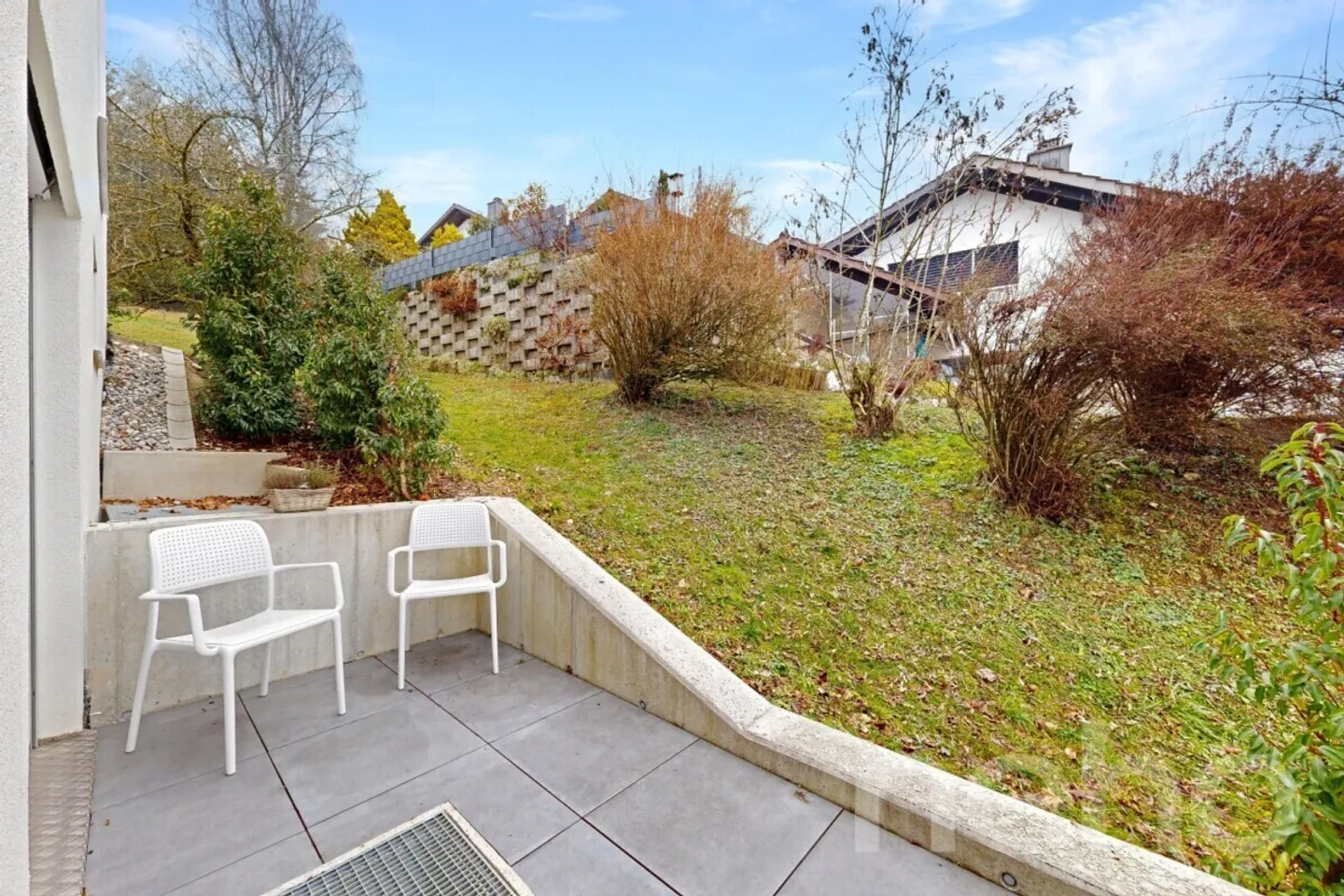 Moderne Terrassenwohnung mit beeindruckender Weitsicht - Photo 10 of 12