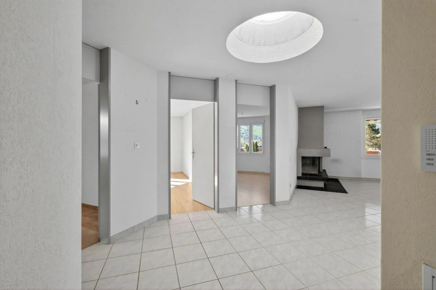 Great potential, bright rooms and two terraces - Photo 3 of 13
