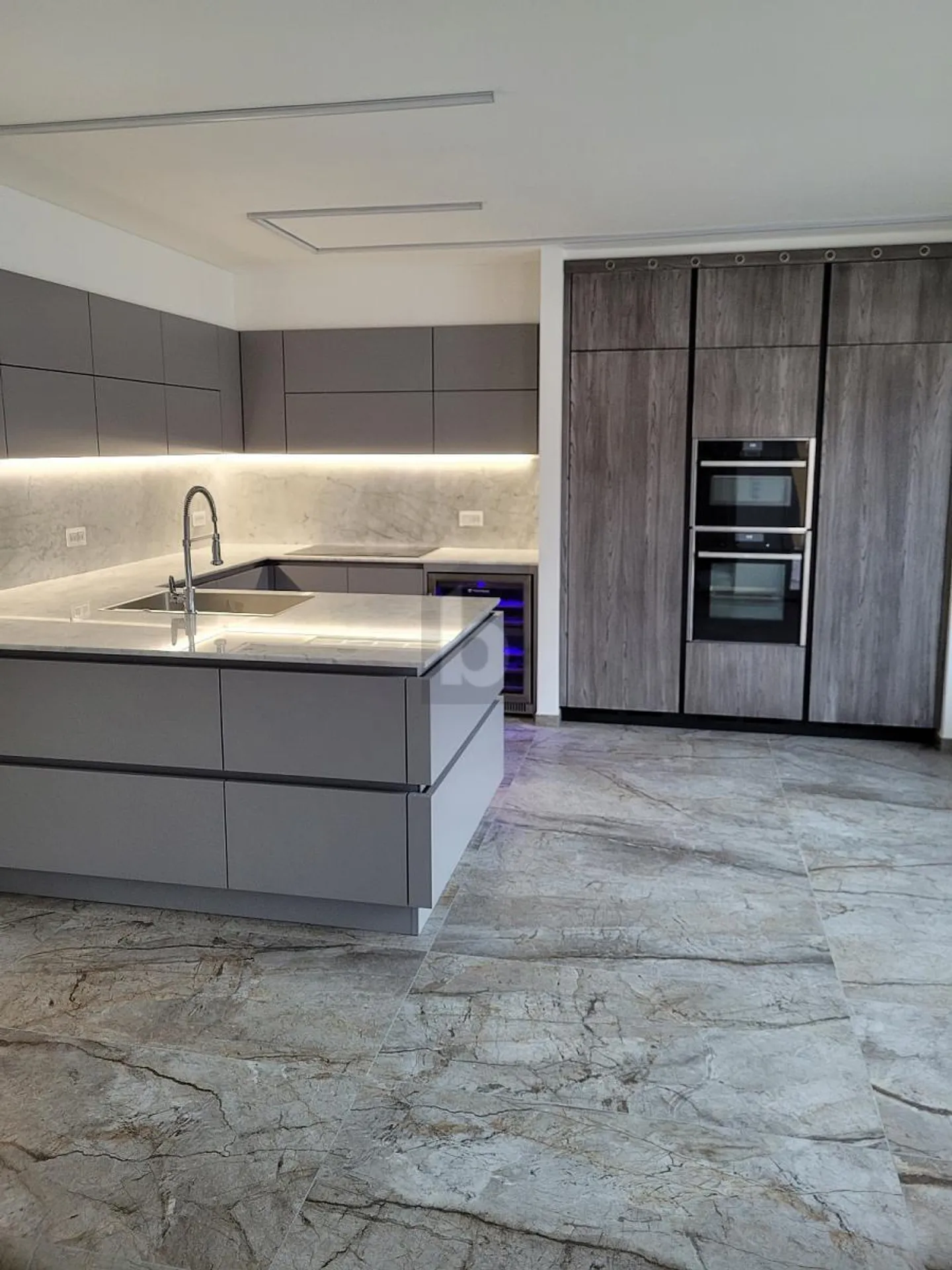 RENOVIERT UND BEQUEM - Foto 2 von 6