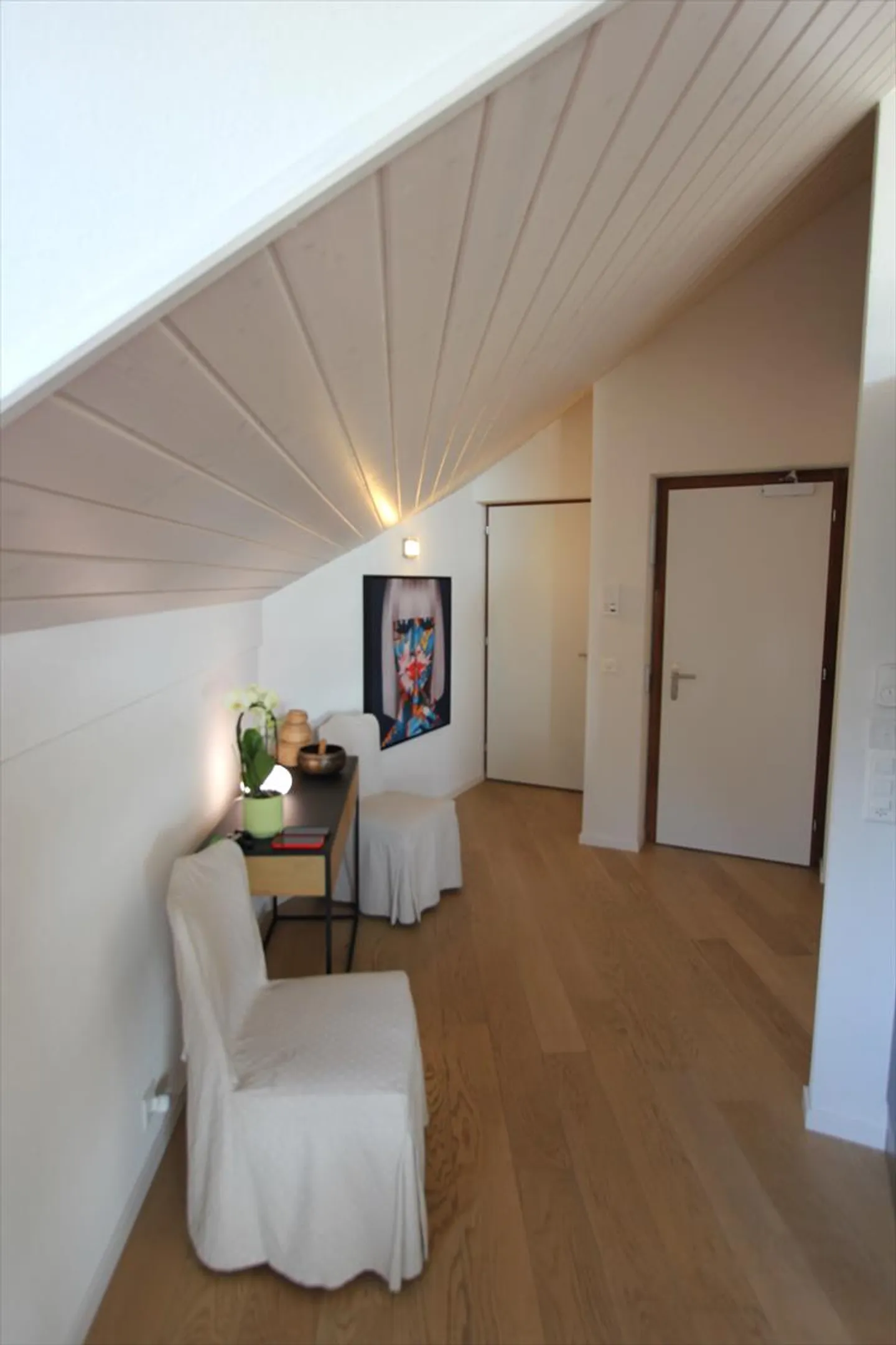Superb penthouse apartment with vineyard views in Eysins - Photo 7 of 18