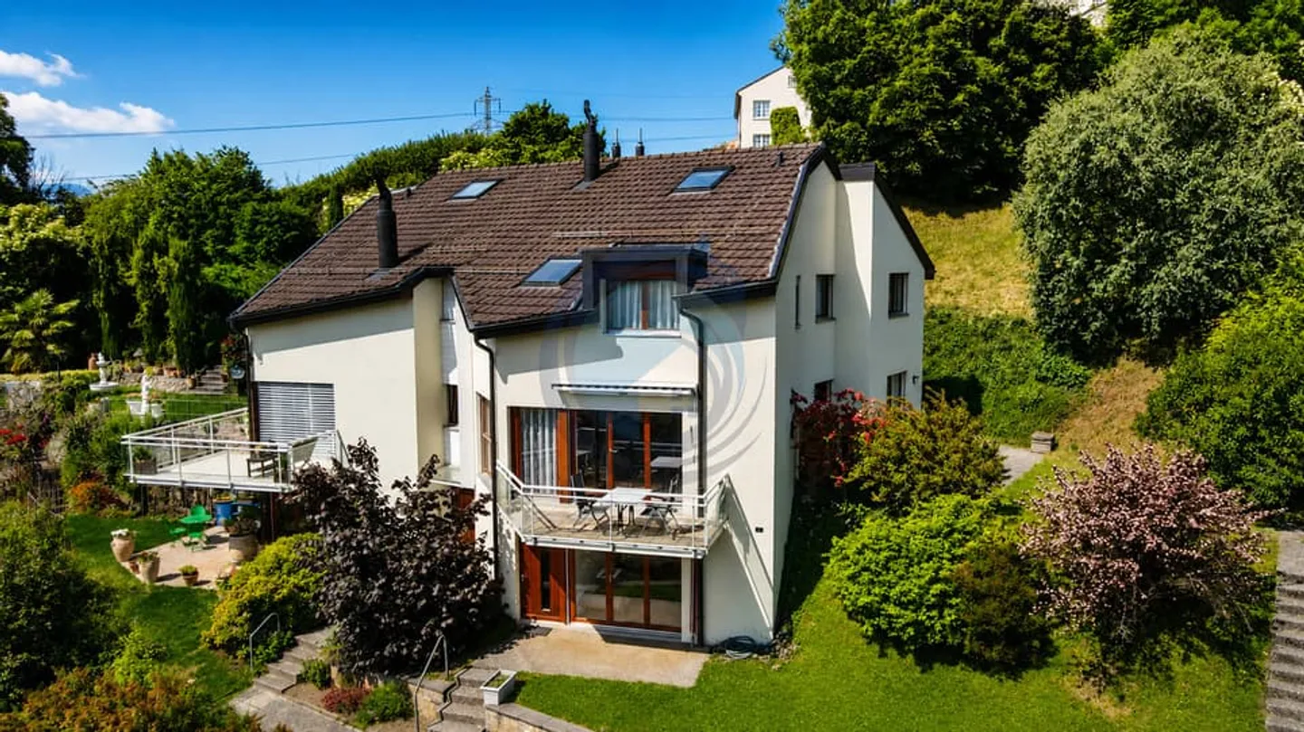 BEAUTIFUL 6.5-ROOM ATTACHED VILLA WITH LAKE VIEW - Photo 3 of 13