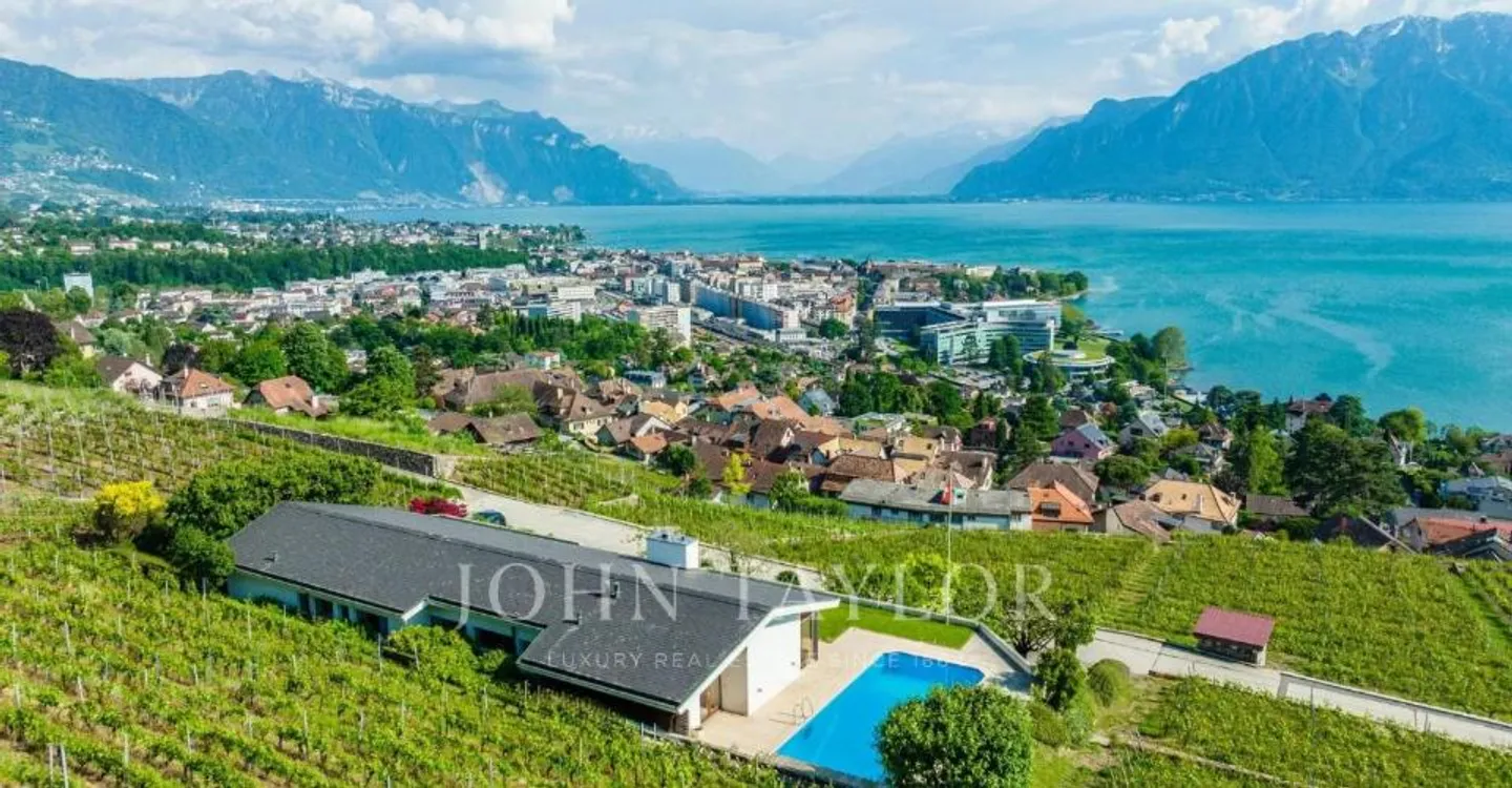 Prächtige Villa im Herzen der Weinberge mit spektakulärem Blick - Foto 3 von 11