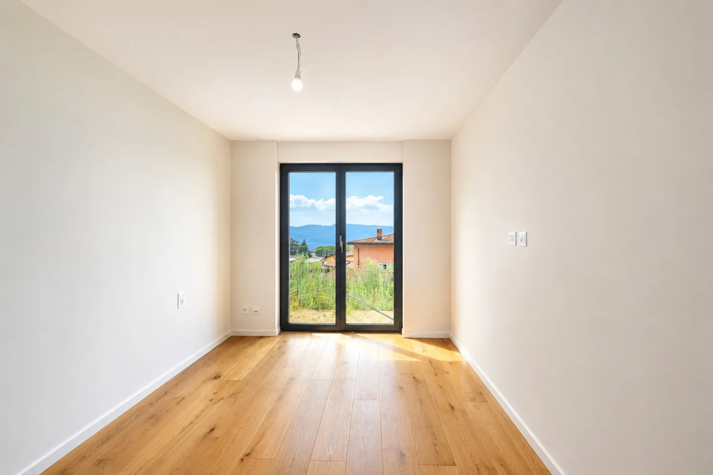 Modern Villa with Scenic Views - Photo 12 of 20