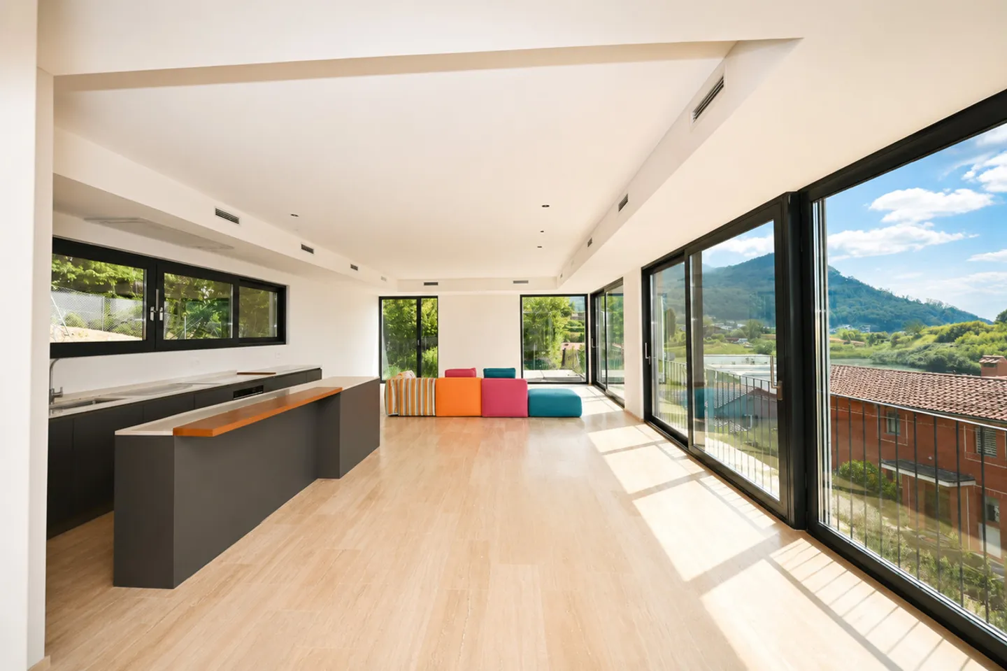 Modern Villa with Scenic Views - Photo 5 of 20