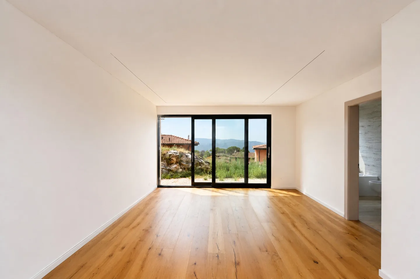 Modern Villa with Scenic Views - Photo 8 of 20