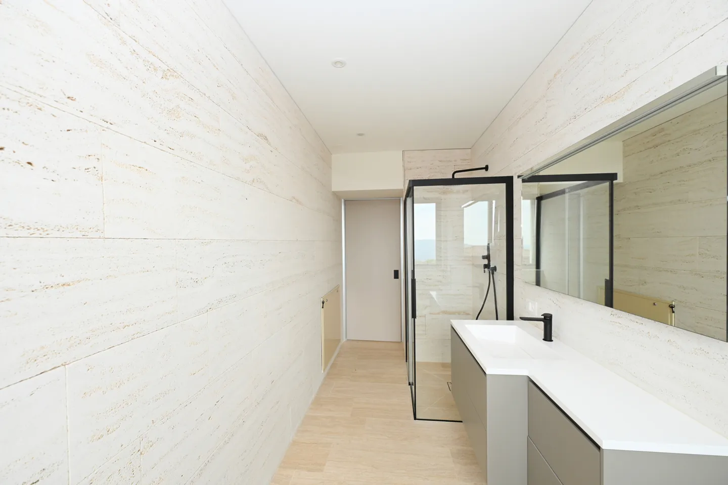 Modern Villa with Scenic Views - Photo 14 of 20