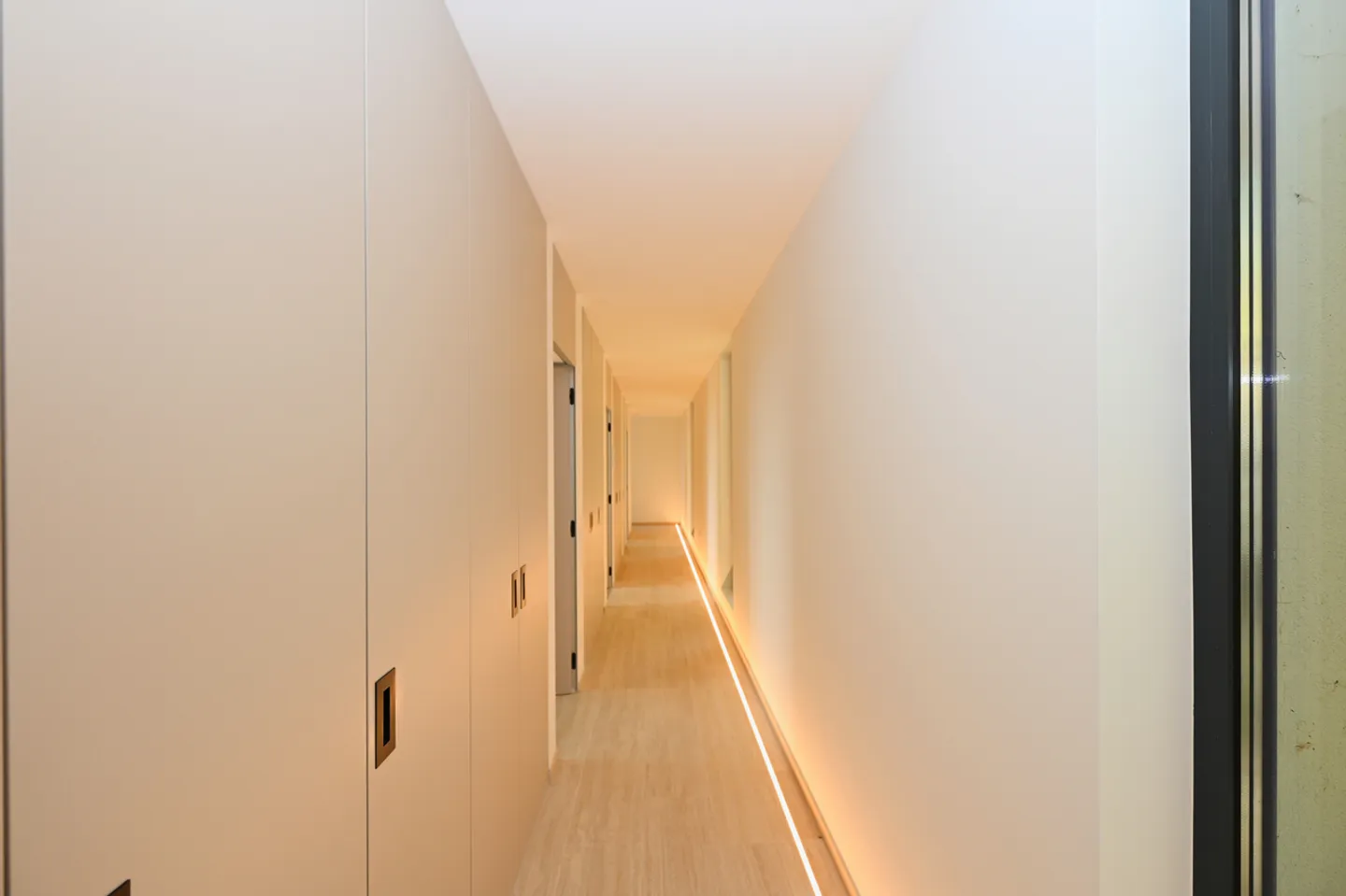 Modern Villa with Scenic Views - Photo 15 of 20