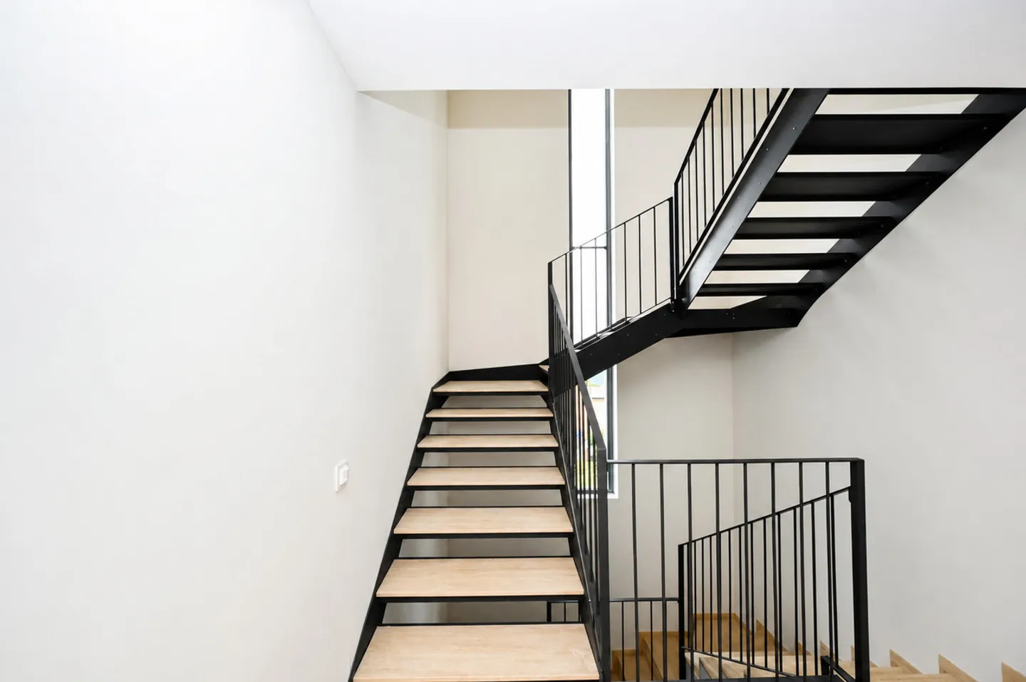 Modern Villa with Scenic Views - Photo 17 of 20