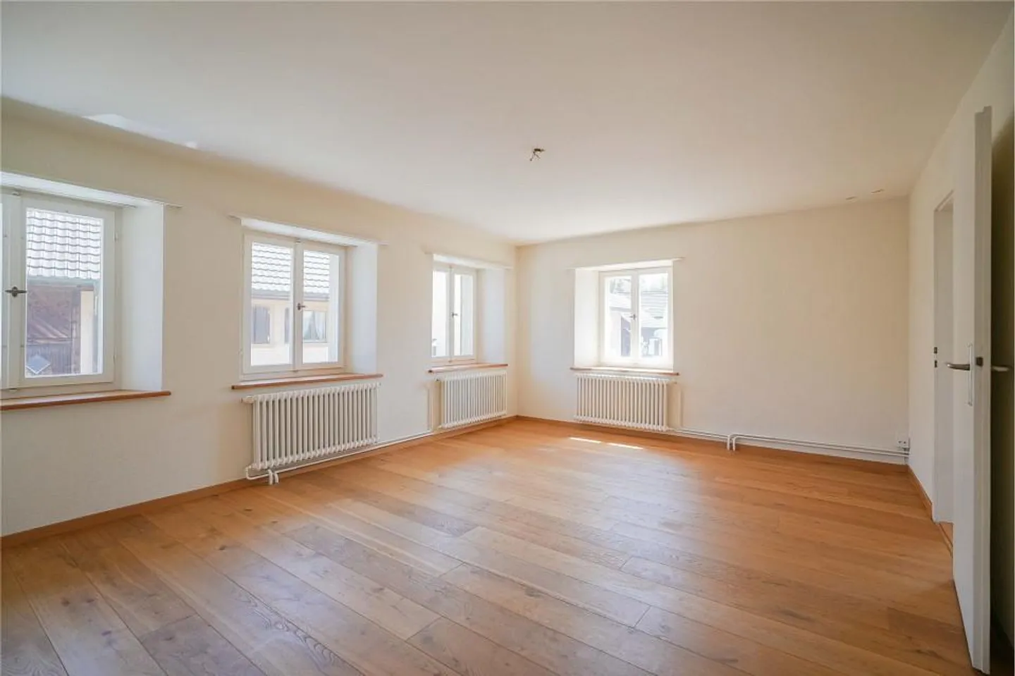 Living tax-efficiently near the Rhine: Two-family house with expansion potential... - Photo 2 of 13