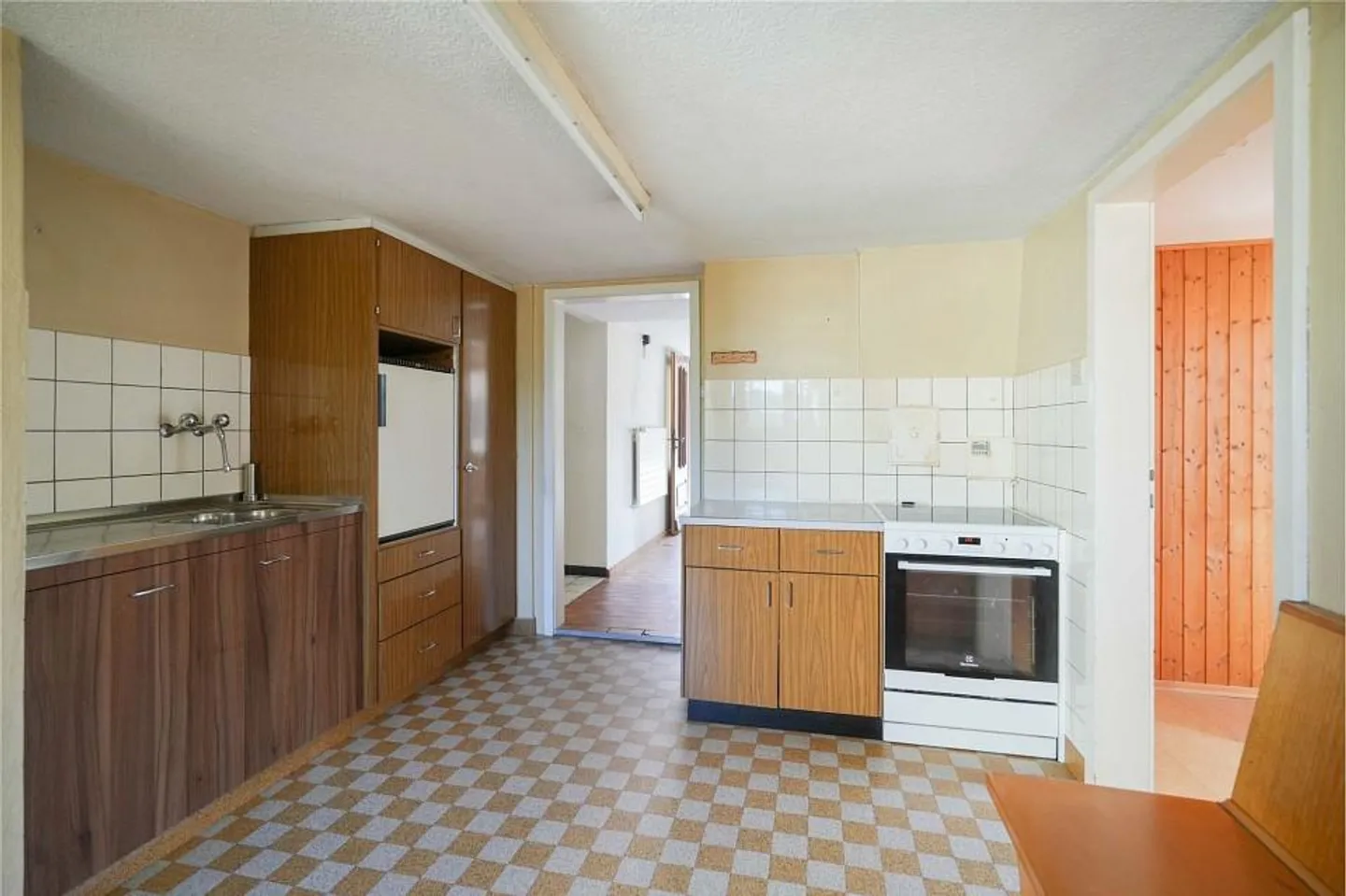Living tax-efficiently near the Rhine: Two-family house with expansion potential... - Photo 3 of 13