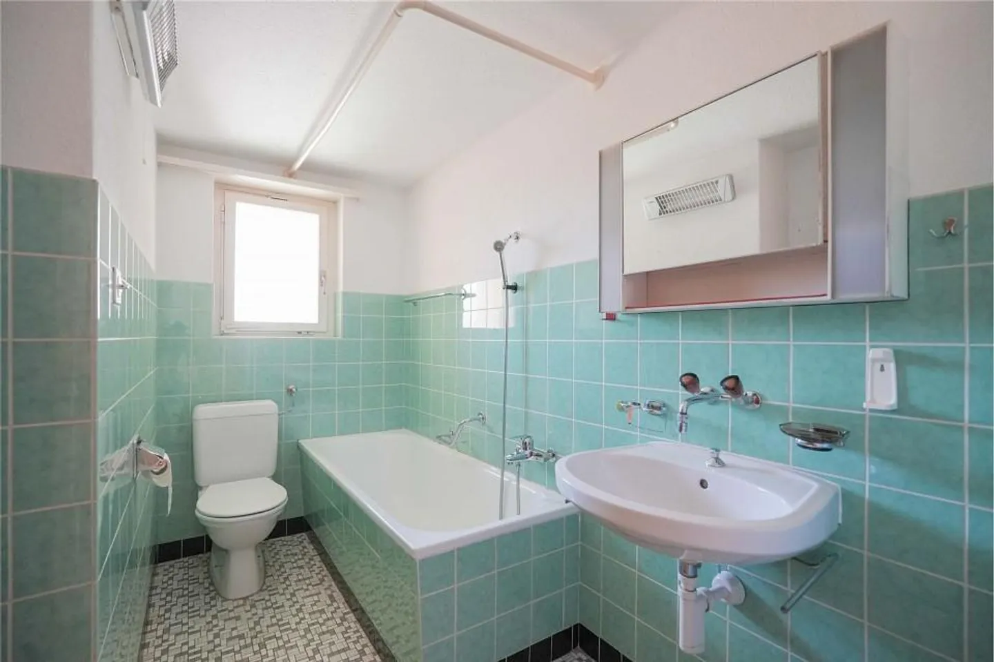 Living tax-efficiently near the Rhine: Two-family house with expansion potential... - Photo 4 of 13