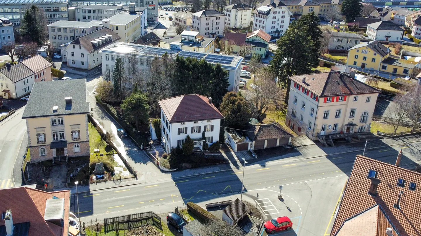 Rental building with 3 (4) apartments, 2 garages and 1 veranda - Photo 22 of 22