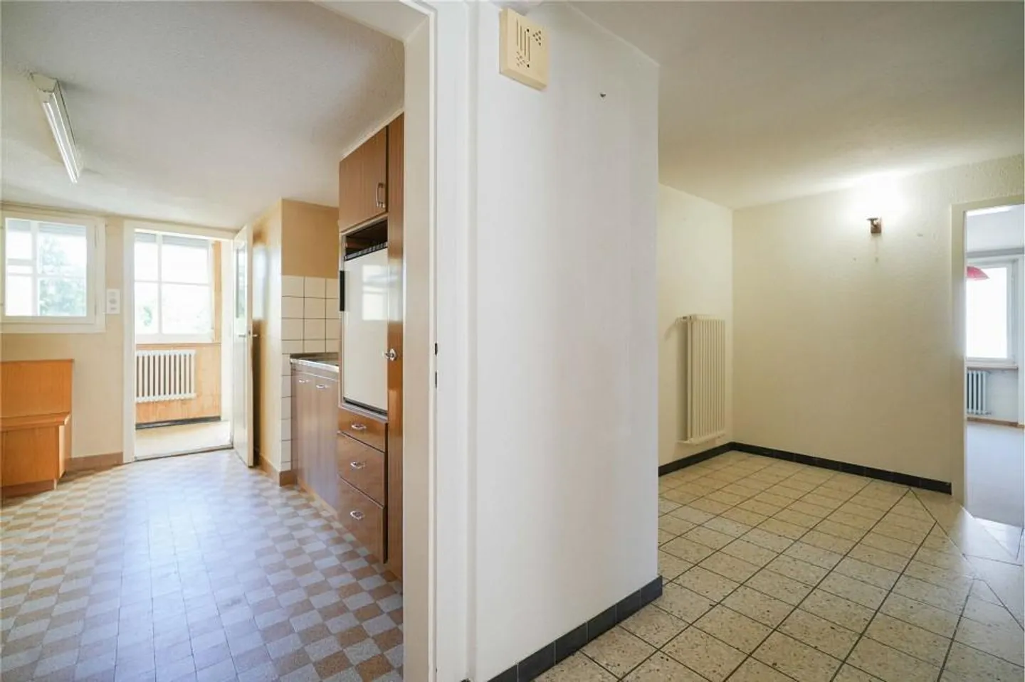 Living tax-efficiently near the Rhine: Two-family house with expansion potential... - Photo 9 of 13