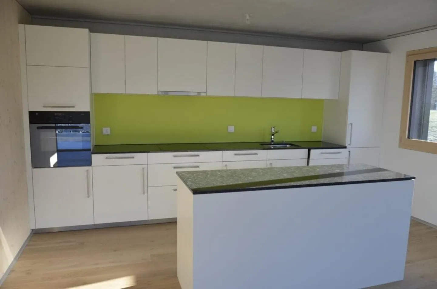 Your New Home: Spacious 4.5-Room Penthouse Apartment! - Photo 2 of 12