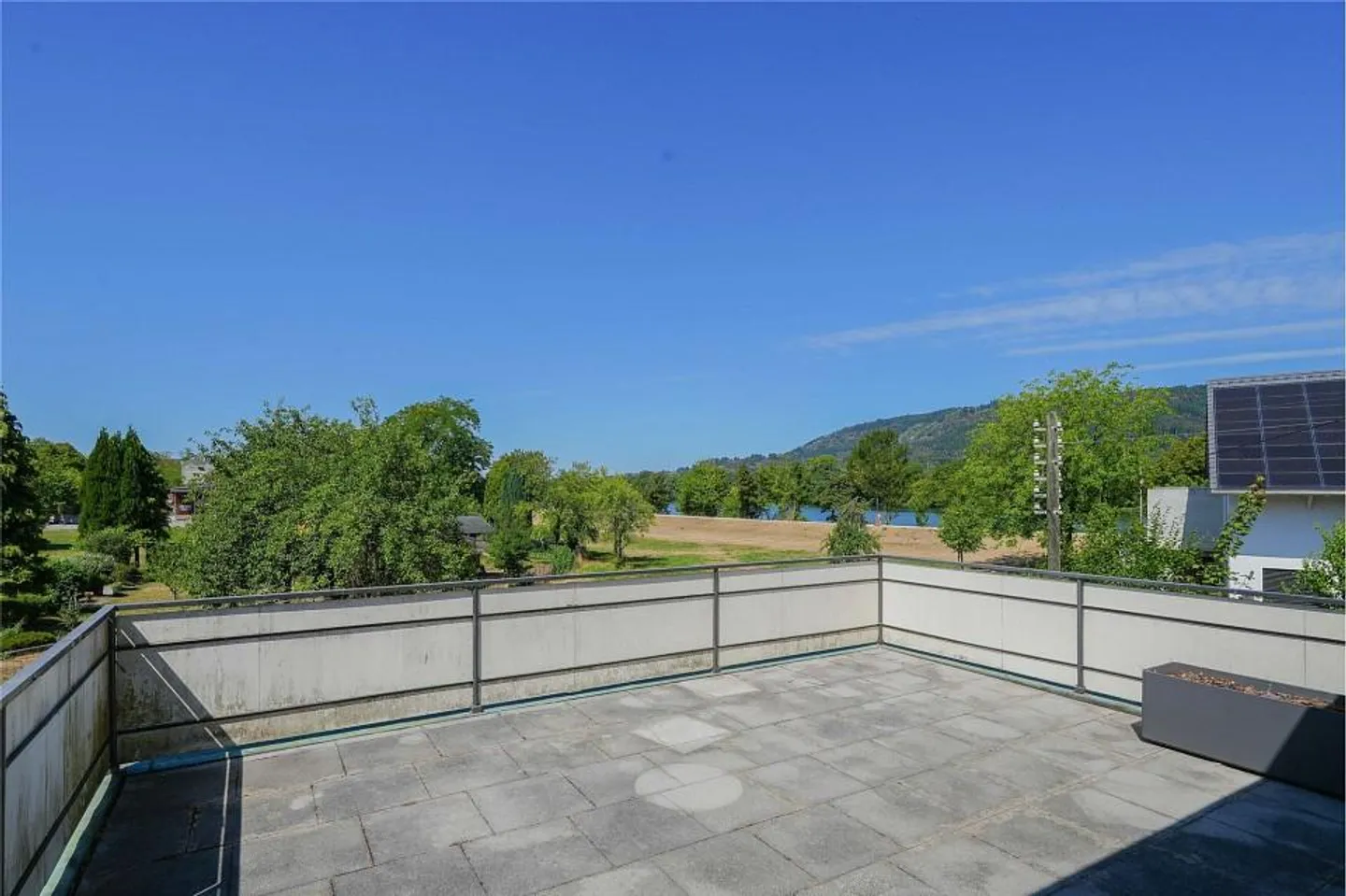 Living tax-efficiently near the Rhine: Two-family house with expansion potential... - Photo 6 of 13