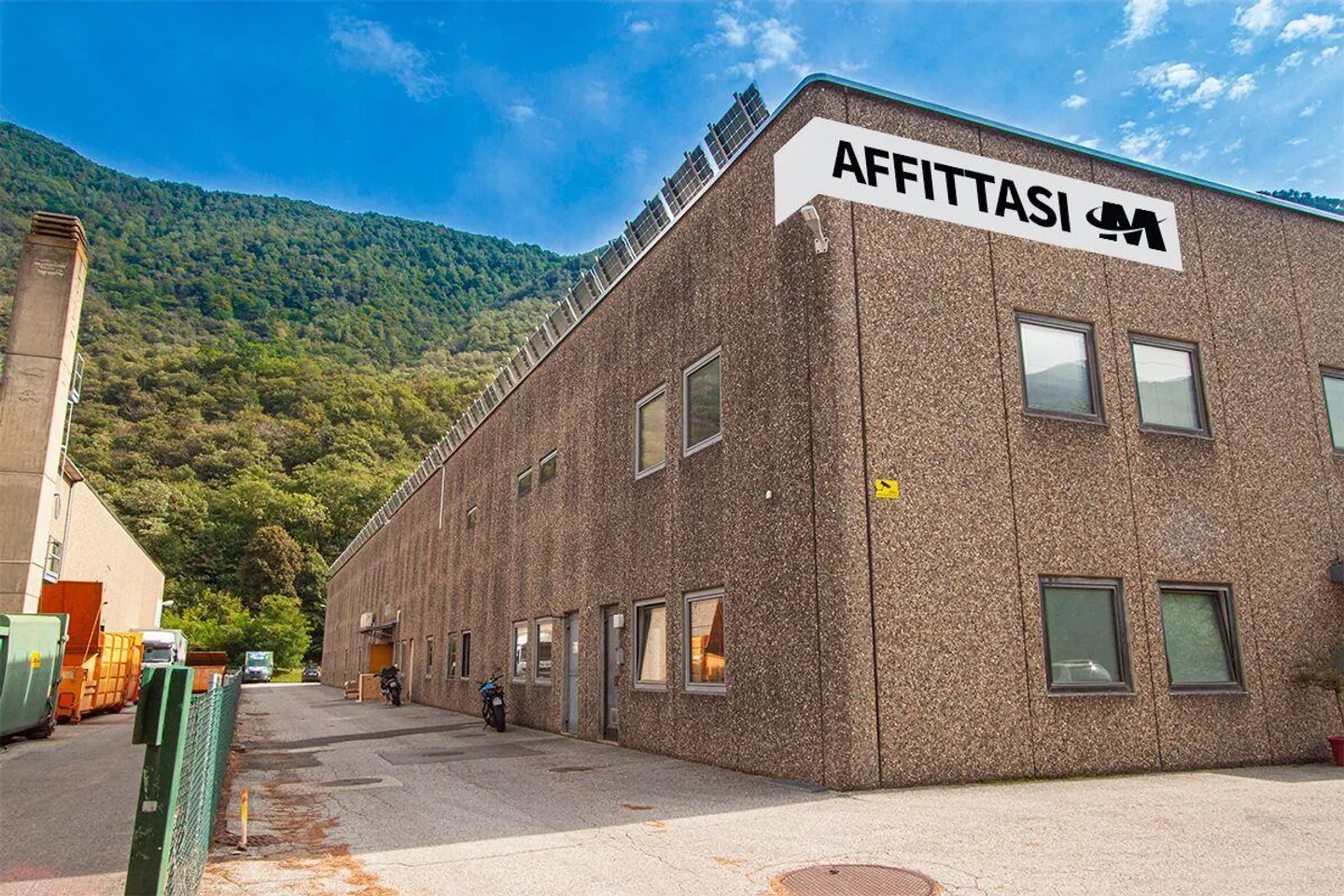 Industriefläche mit Parkplätzen - Foto 3 von 9