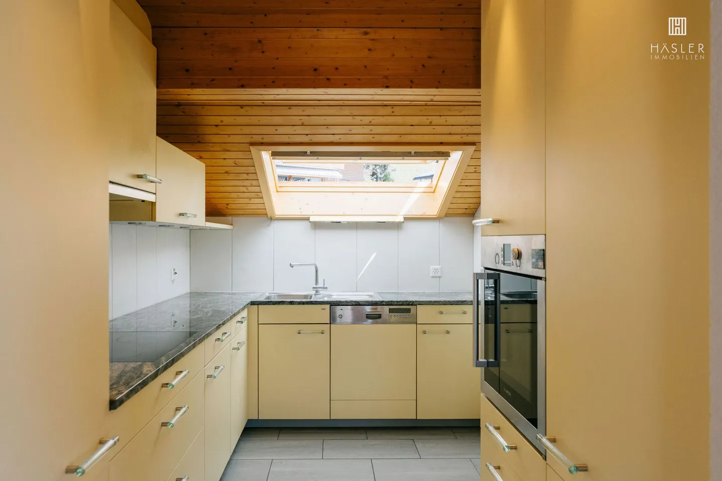 Appartamento mansardato 2½ locali affascinante - una casa con vista e atmosfera da vacanza - Foto 8 di 13