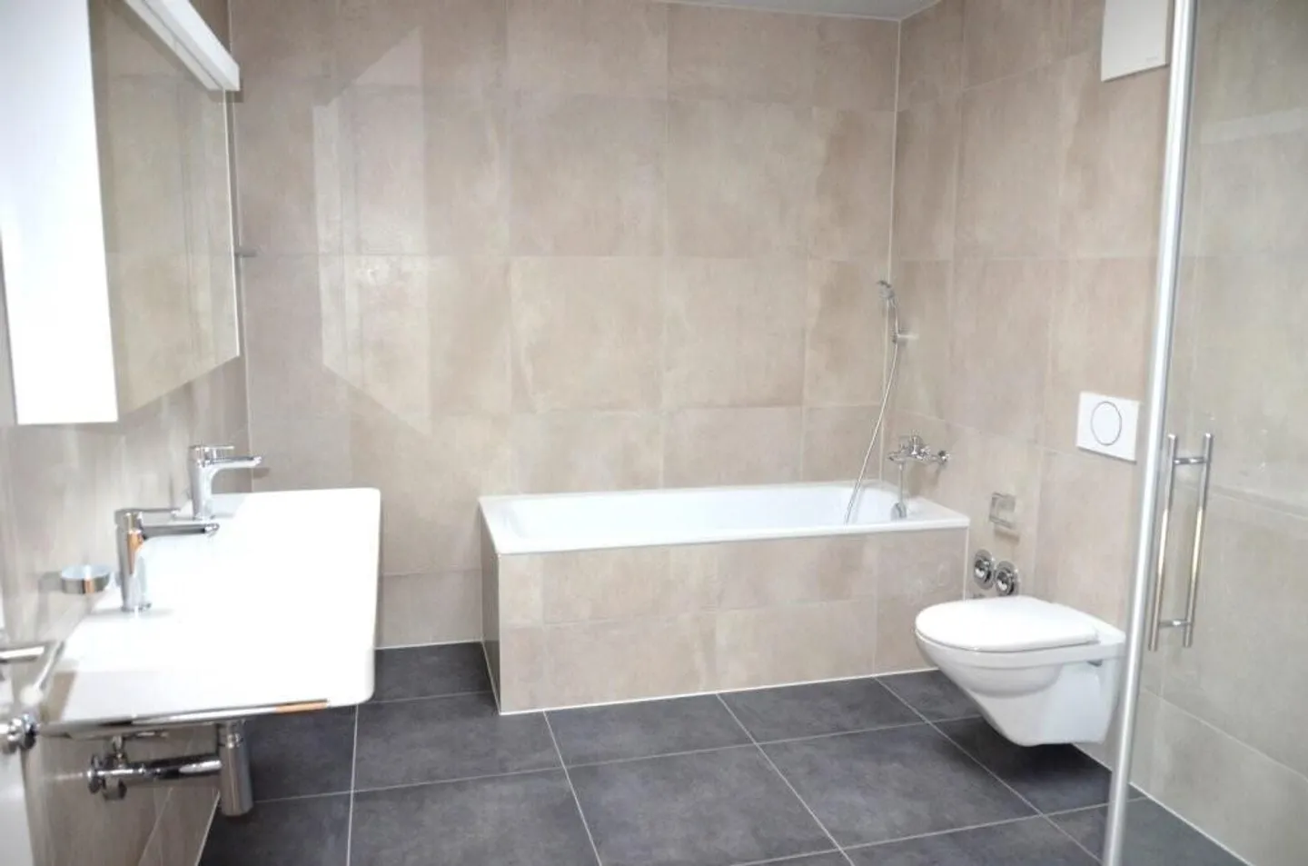 Your New Home: Spacious 4.5-Room Penthouse Apartment! - Photo 10 of 12