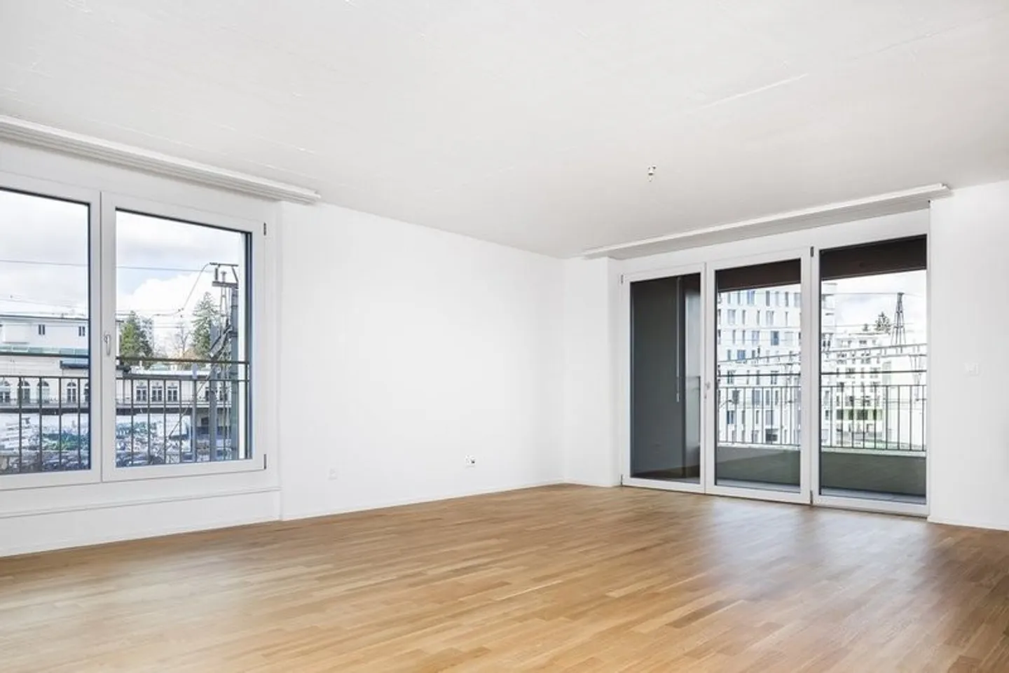 Modern Apartment in Urban Area - Photo 3 of 7