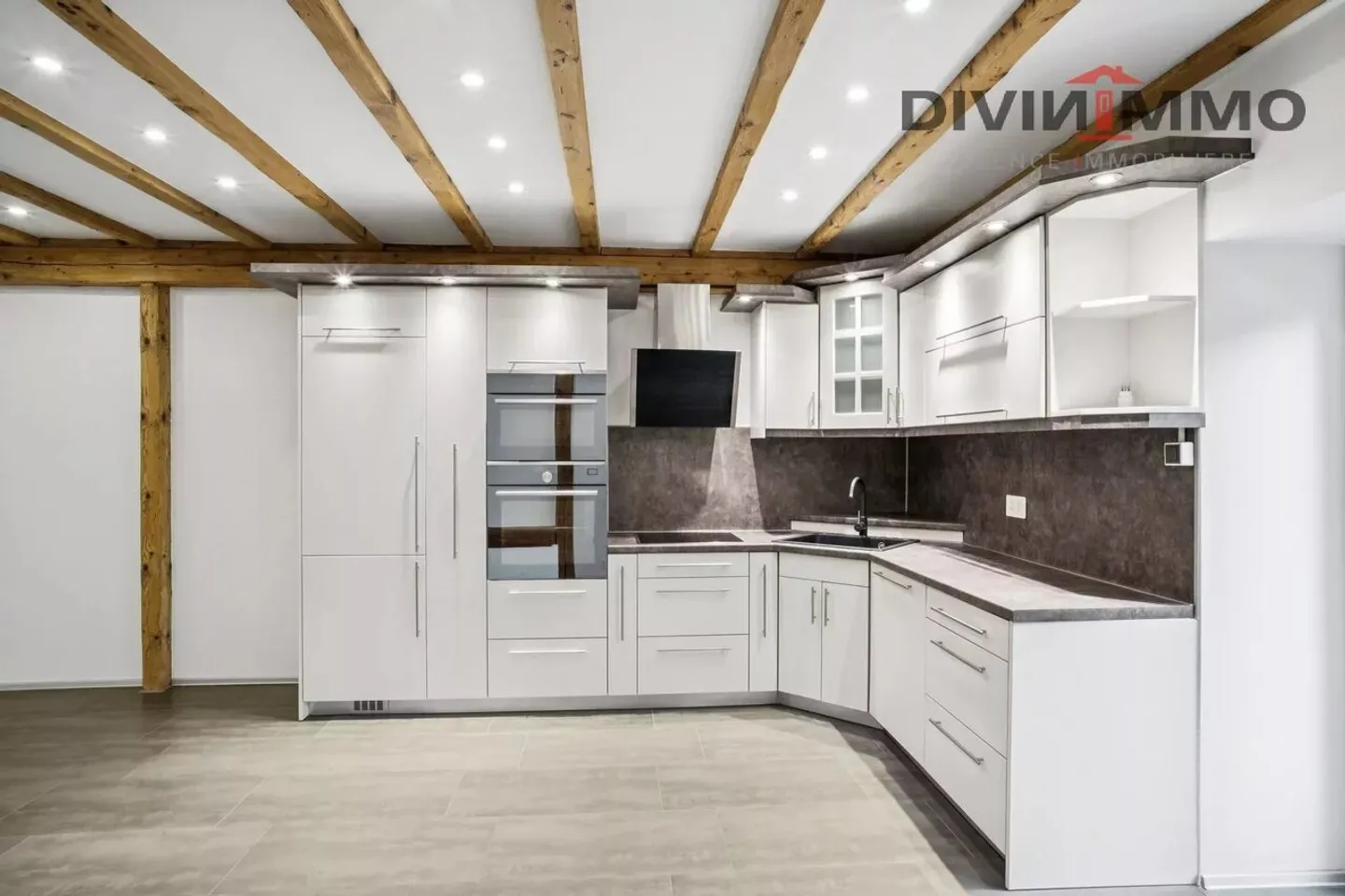 Appartement typique de 4,5 pièces au 1er étage - Photo 2 sur 8