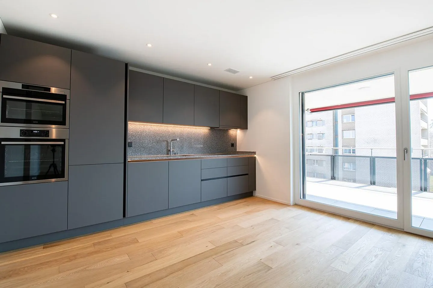 Grosszügige Wohnung mit grossem Balkon - Foto 1 von 13
