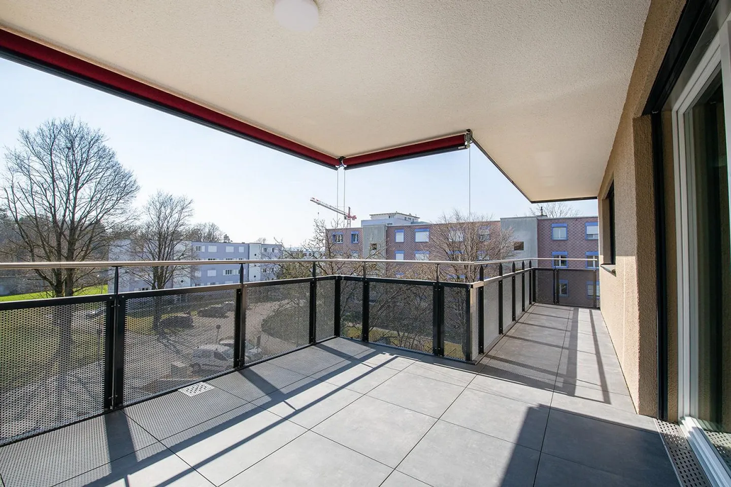 Grosszügige Wohnung mit grossem Balkon - Foto 6 von 13