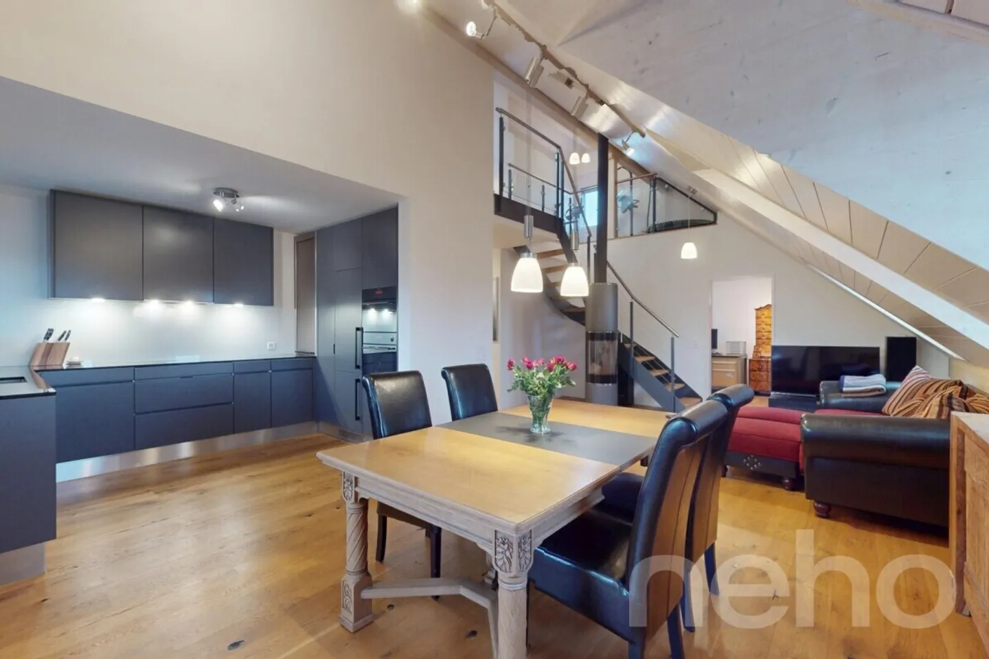 Duplex Élégant avec Atelier - Photo 1 sur 13