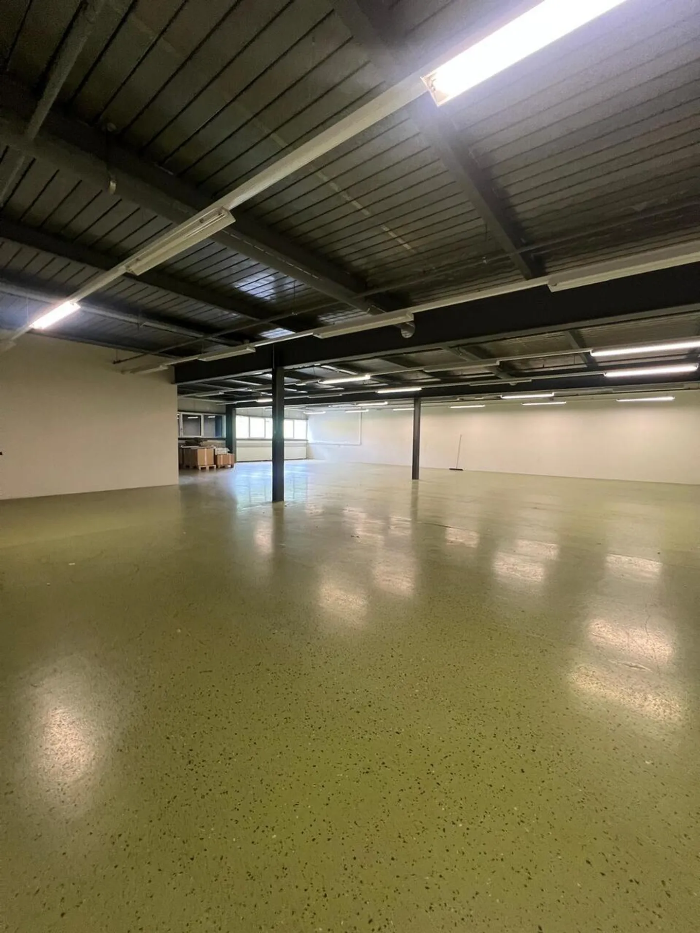Deposito di 322 m² al 1° piano – vicino all'autostrada - Foto 2 di 2