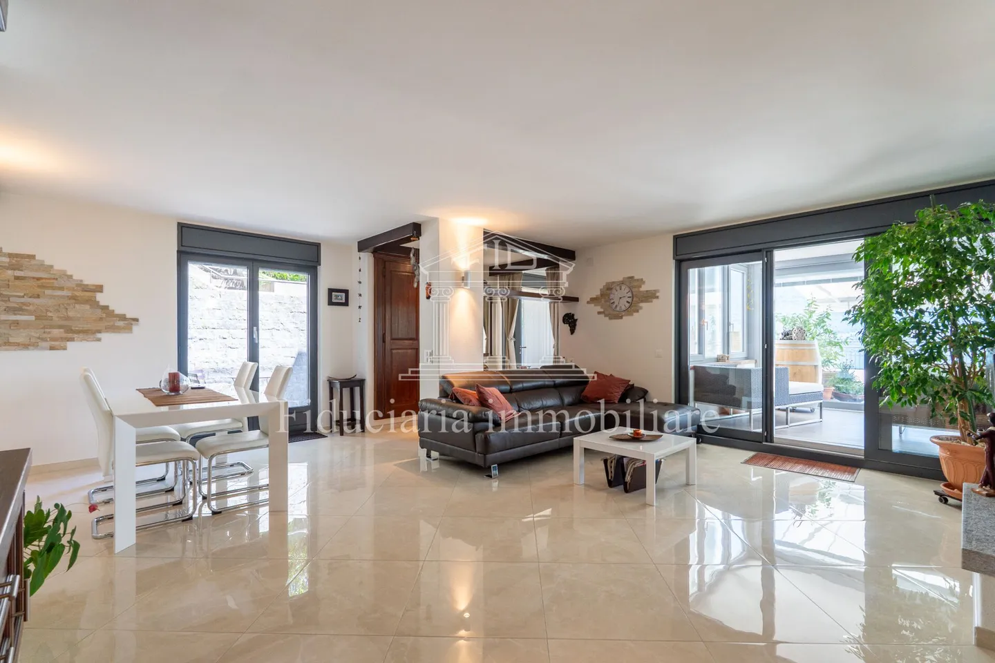 MINUSIO - Terrassenwohnung mit Panoramablick in Residenz mit nur 4 Einheiten - Foto 5 di 11
