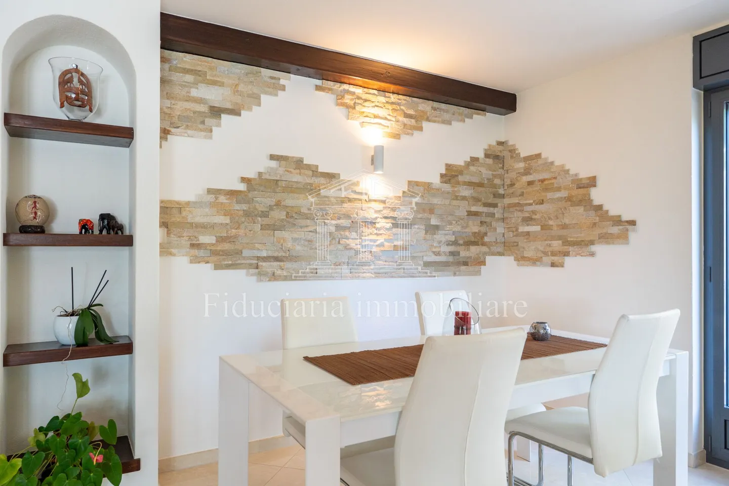 MINUSIO - Terrassenwohnung mit Panoramablick in Residenz mit nur 4 Einheiten - Foto 6 di 11