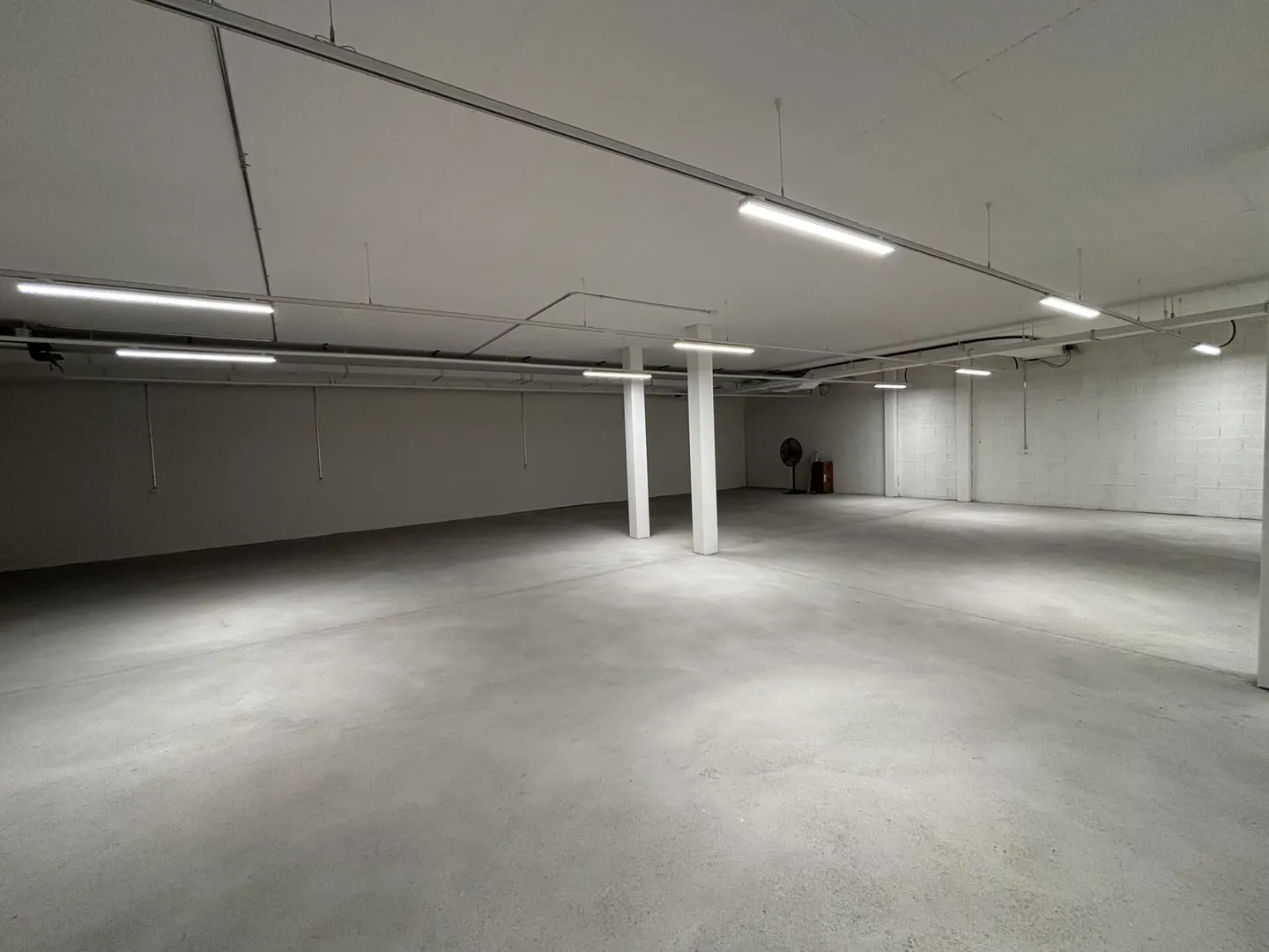 Letzte teilbare Gewerbefläche von 269 bis 739 m2 in einem dynamischen, sich entwickelnden Gebiet. - Foto 6 von 9