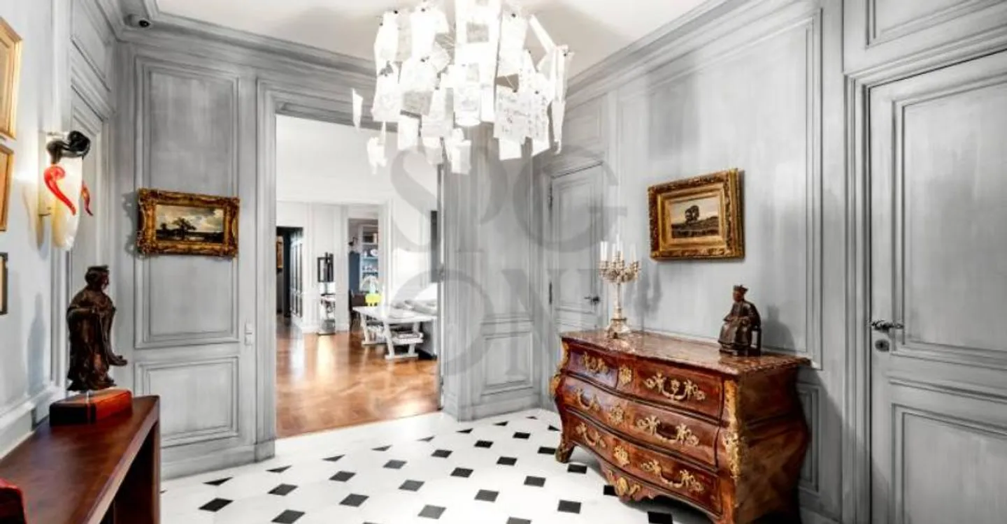 Appartamento di lusso con vista lago e piscina privata - Foto 1 di 8
