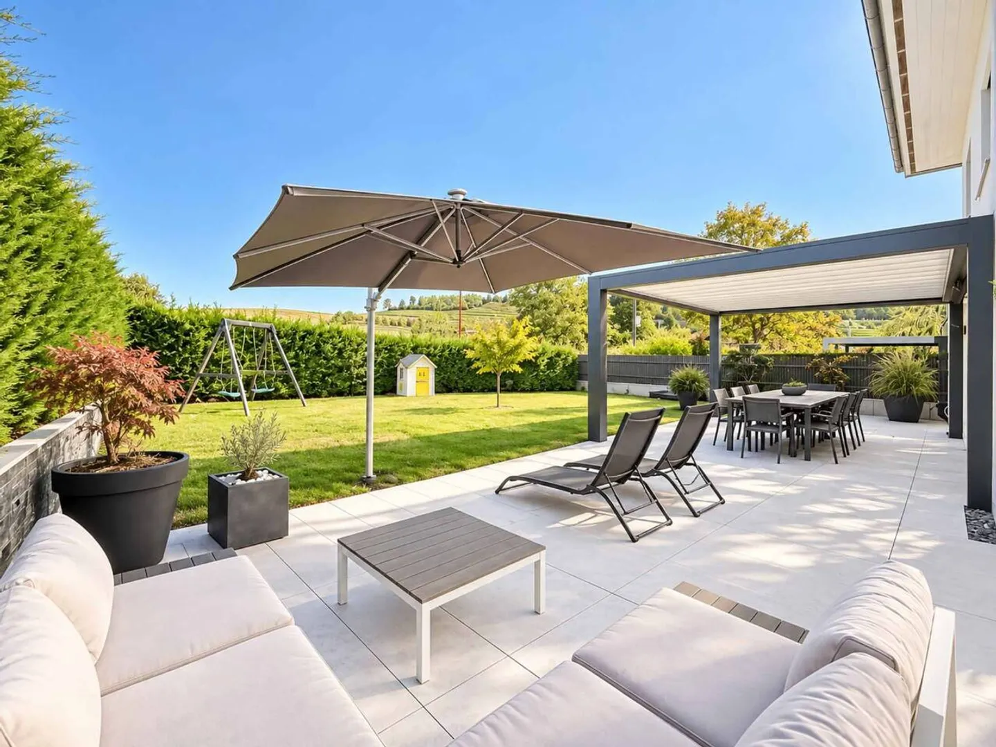 Cuarny Familienvilla von 2019, Garten, Pergola und Kino im Keller - Foto 2 von 13
